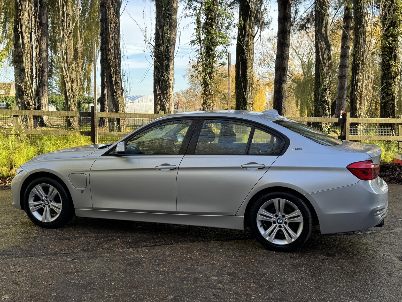 BMW 3 Series 2.0 330e 7.6kWh Sport Saloon 4dr Petrol Plug-in Hybrid Auto Euro 6 (s/s) (252 ps)