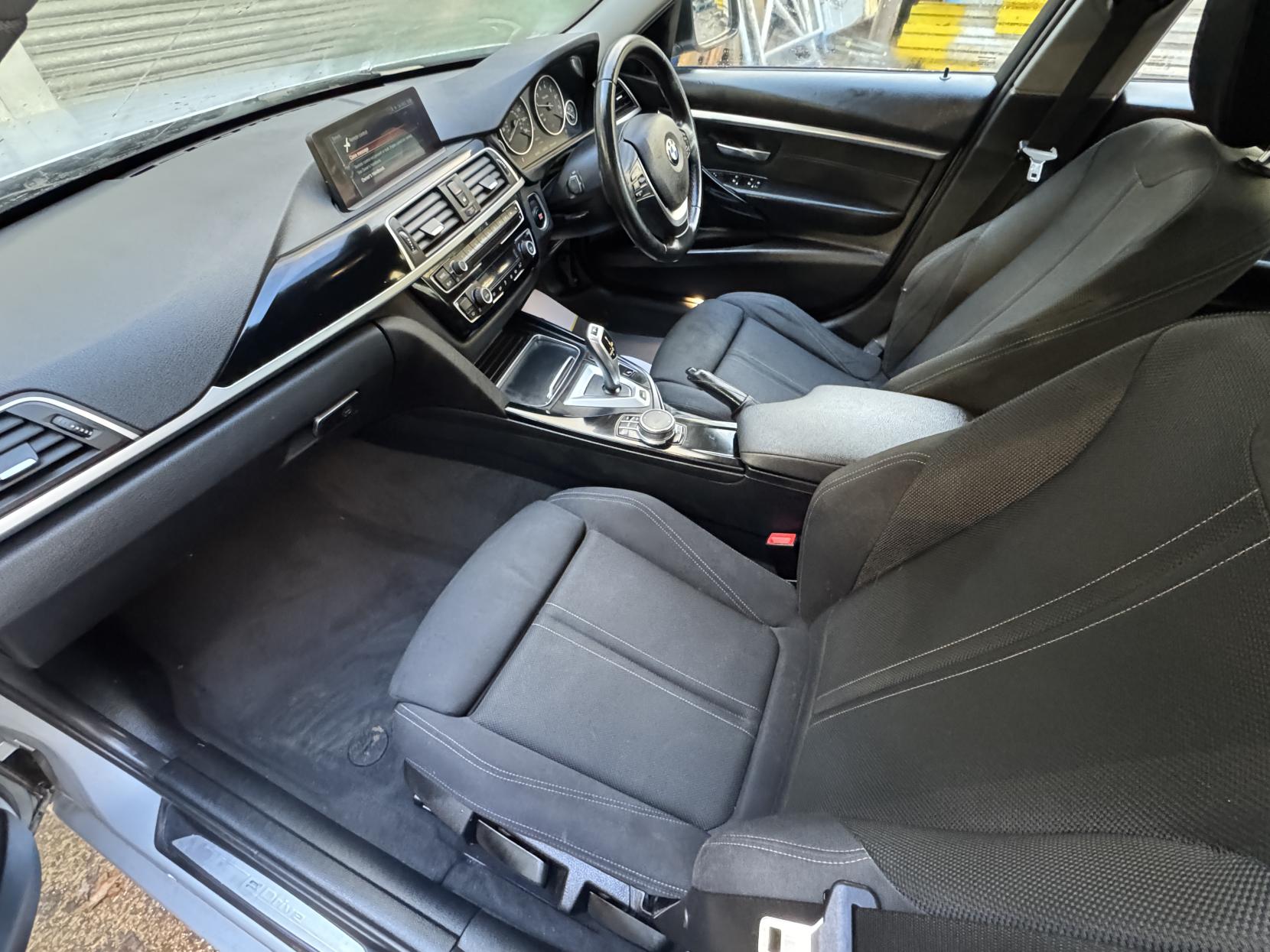 BMW 3 Series 2.0 330e 7.6kWh Sport Saloon 4dr Petrol Plug-in Hybrid Auto Euro 6 (s/s) (252 ps)