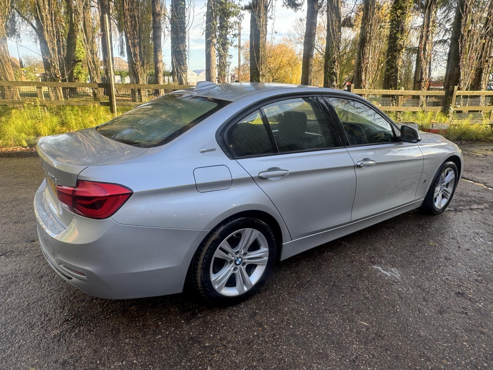 BMW 3 Series 2.0 330e 7.6kWh Sport Saloon 4dr Petrol Plug-in Hybrid Auto Euro 6 (s/s) (252 ps)
