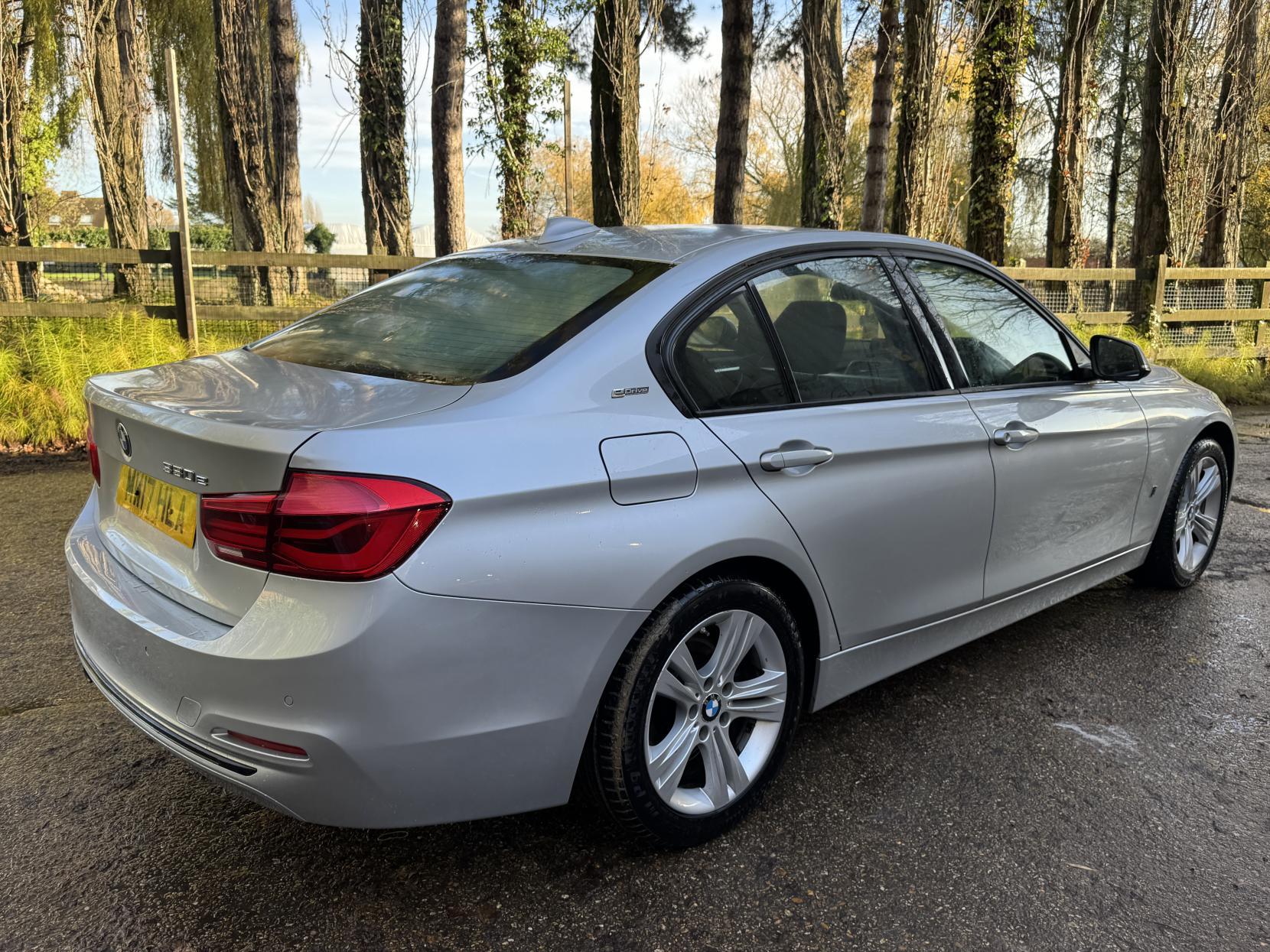 BMW 3 Series 2.0 330e 7.6kWh Sport Saloon 4dr Petrol Plug-in Hybrid Auto Euro 6 (s/s) (252 ps)