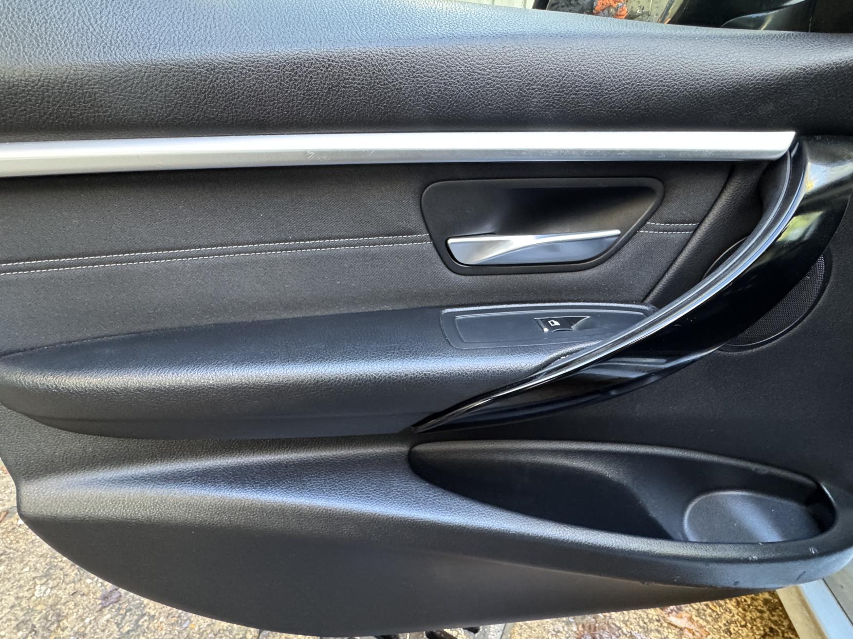 BMW 3 Series 2.0 330e 7.6kWh Sport Saloon 4dr Petrol Plug-in Hybrid Auto Euro 6 (s/s) (252 ps)