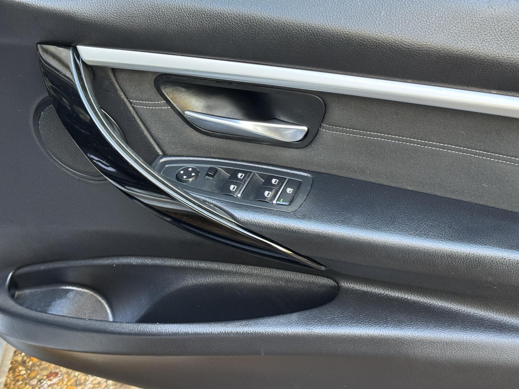 BMW 3 Series 2.0 330e 7.6kWh Sport Saloon 4dr Petrol Plug-in Hybrid Auto Euro 6 (s/s) (252 ps)