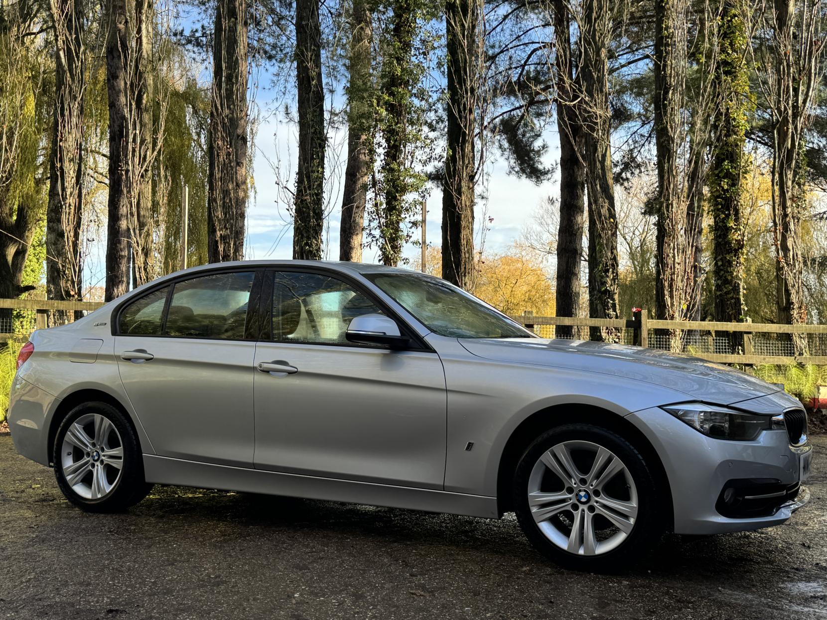 BMW 3 Series 2.0 330e 7.6kWh Sport Saloon 4dr Petrol Plug-in Hybrid Auto Euro 6 (s/s) (252 ps)