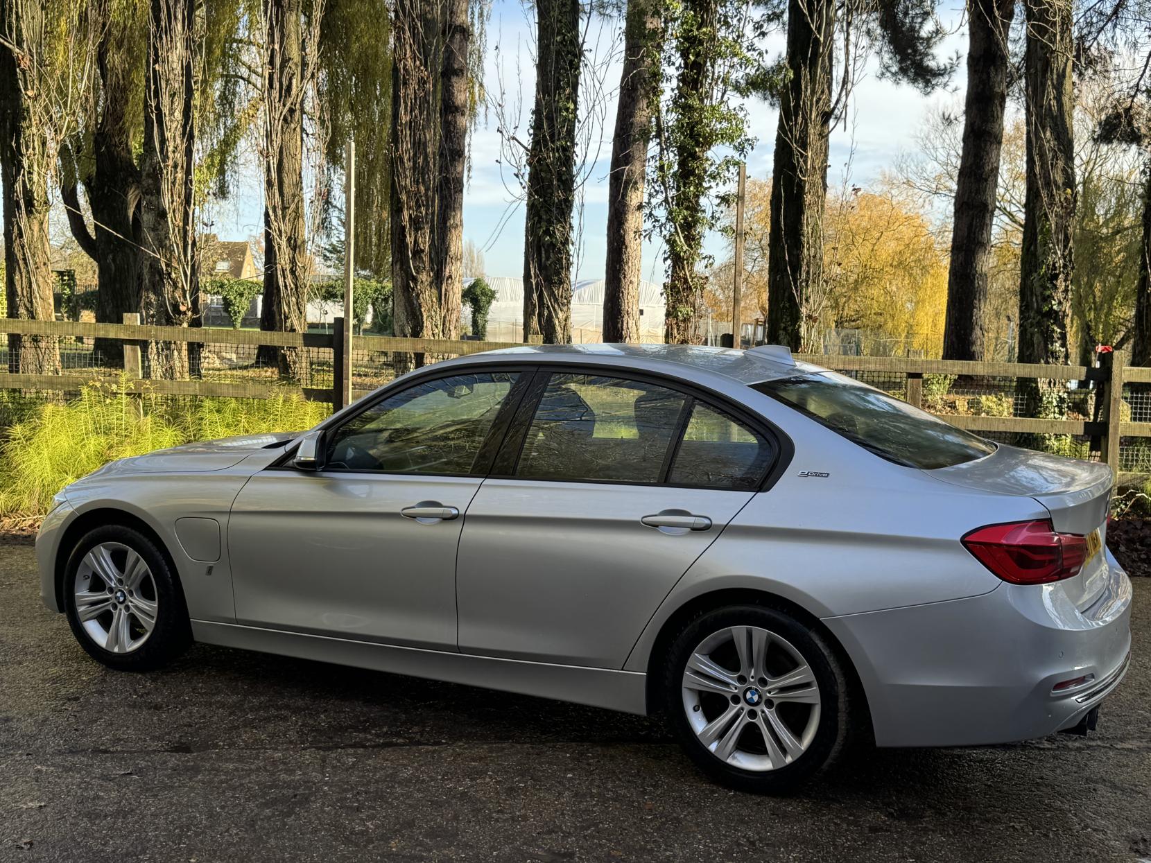 BMW 3 Series 2.0 330e 7.6kWh Sport Saloon 4dr Petrol Plug-in Hybrid Auto Euro 6 (s/s) (252 ps)