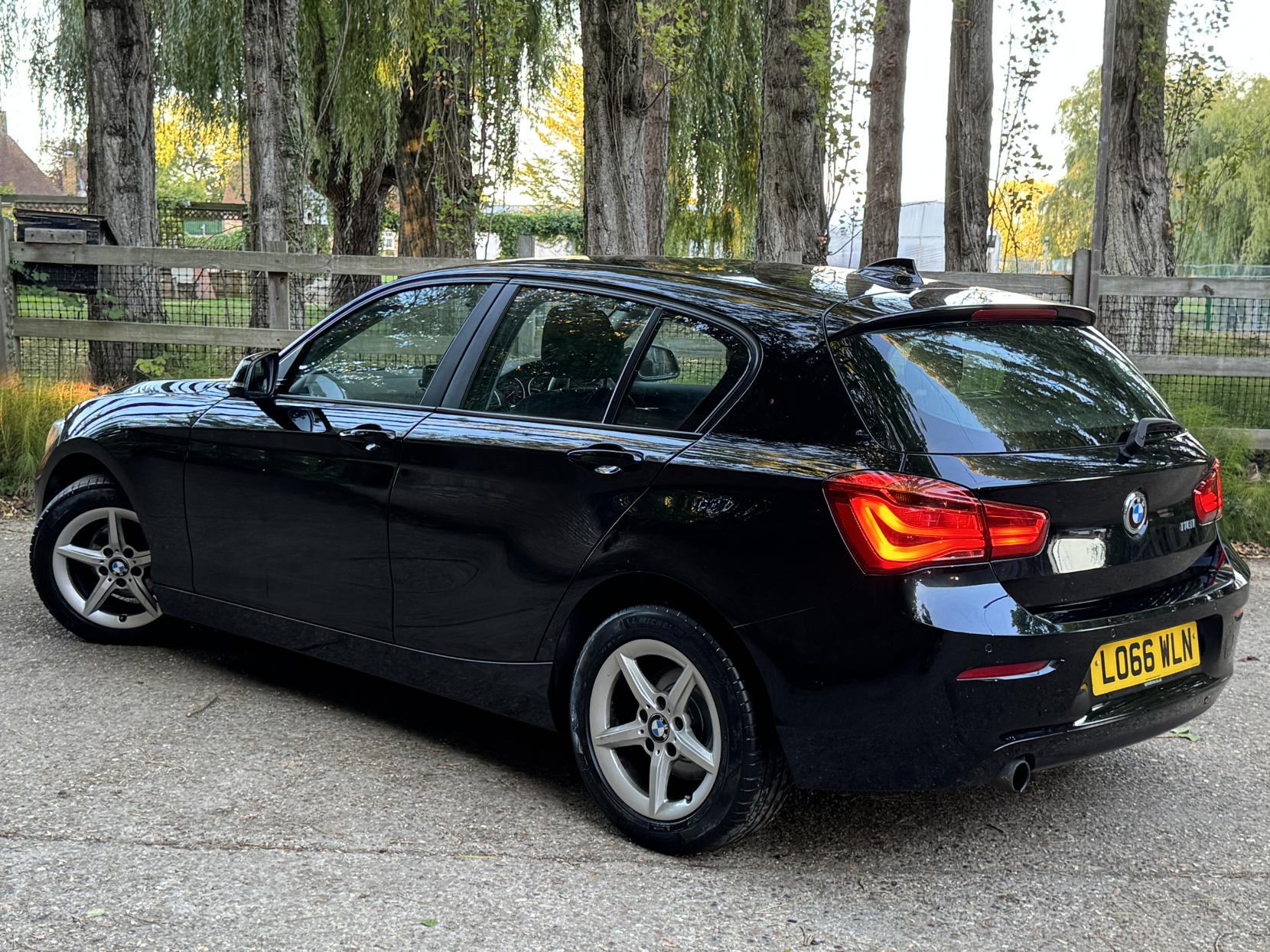 BMW 1 Series 1.5 118i SE Hatchback 5dr Petrol Manual Euro 6 (s/s) (136 ps)