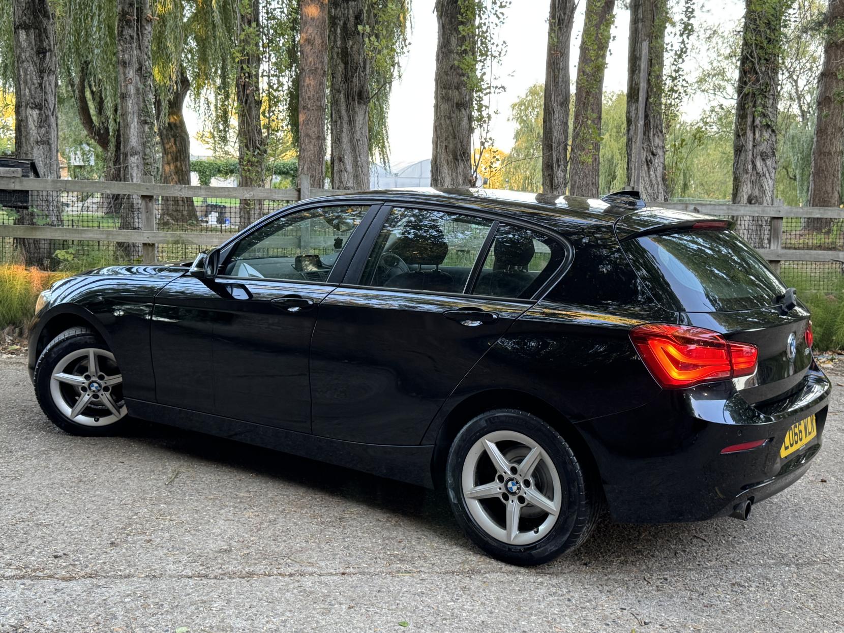 BMW 1 Series 1.5 118i SE Hatchback 5dr Petrol Manual Euro 6 (s/s) (136 ps)