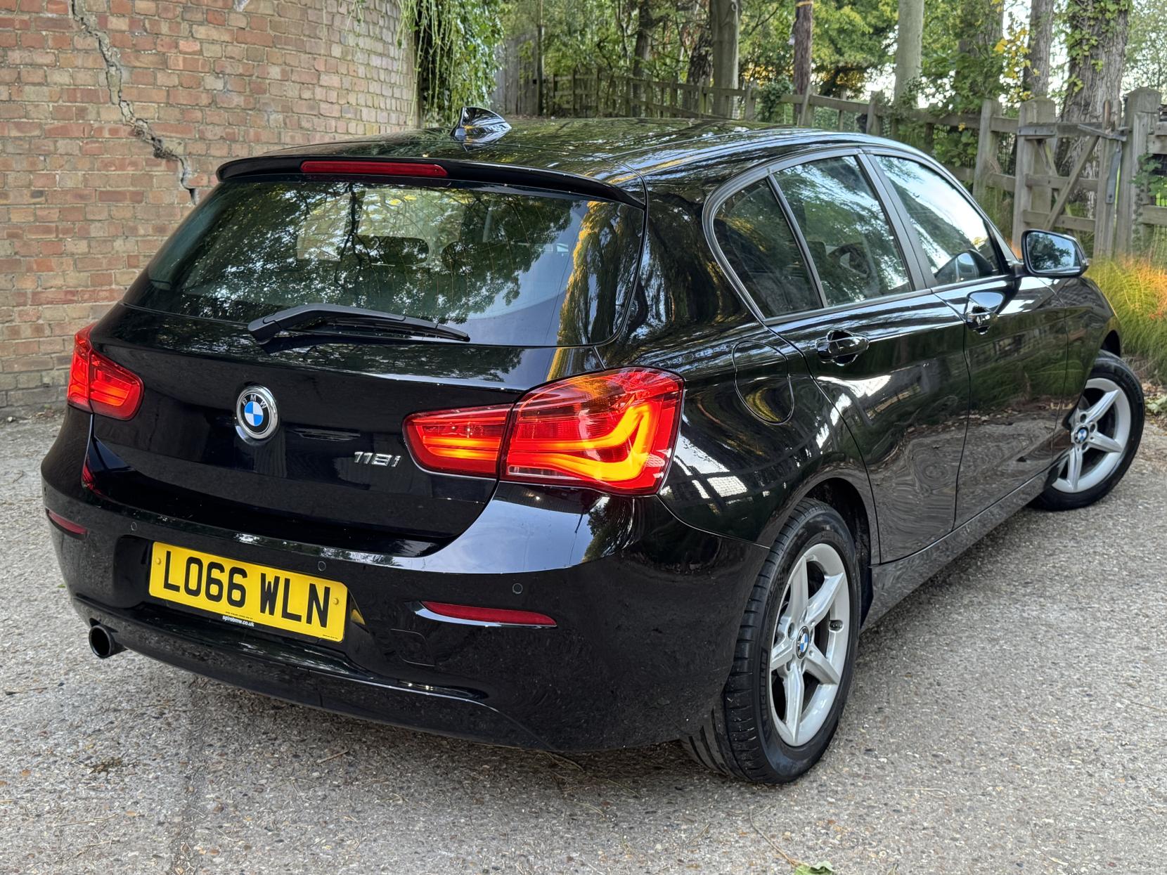 BMW 1 Series 1.5 118i SE Hatchback 5dr Petrol Manual Euro 6 (s/s) (136 ps)