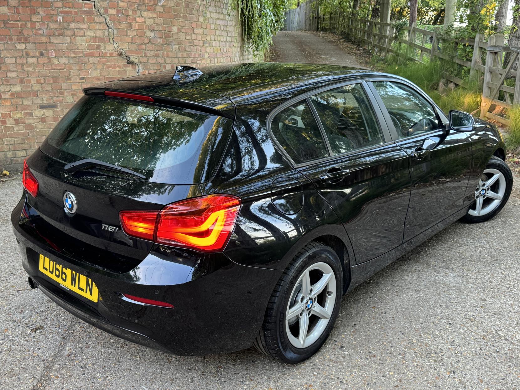 BMW 1 Series 1.5 118i SE Hatchback 5dr Petrol Manual Euro 6 (s/s) (136 ps)