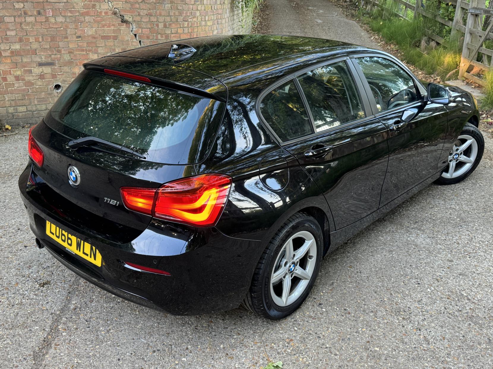 BMW 1 Series 1.5 118i SE Hatchback 5dr Petrol Manual Euro 6 (s/s) (136 ps)