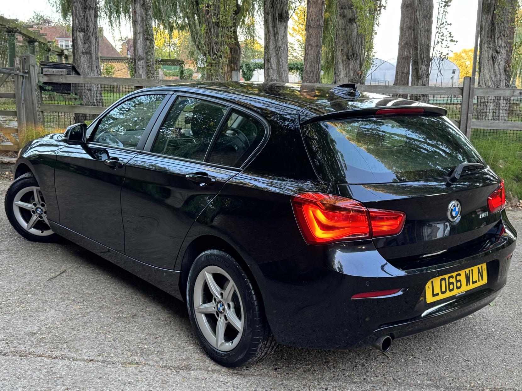 BMW 1 Series 1.5 118i SE Hatchback 5dr Petrol Manual Euro 6 (s/s) (136 ps)