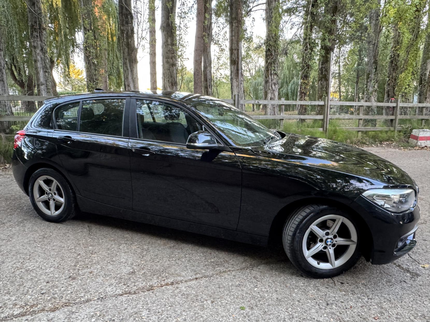 BMW 1 Series 1.5 118i SE Hatchback 5dr Petrol Manual Euro 6 (s/s) (136 ps)