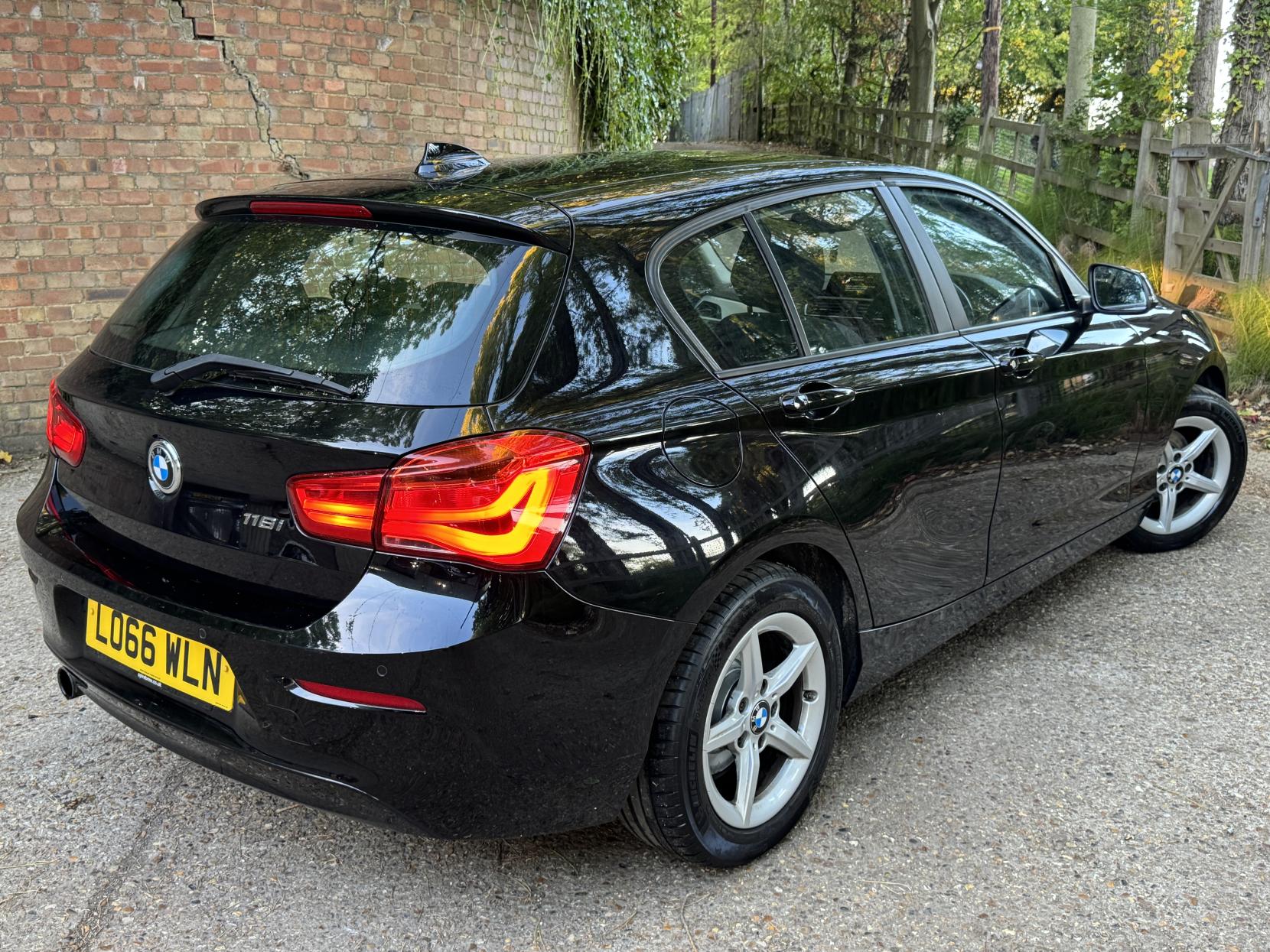 BMW 1 Series 1.5 118i SE Hatchback 5dr Petrol Manual Euro 6 (s/s) (136 ps)
