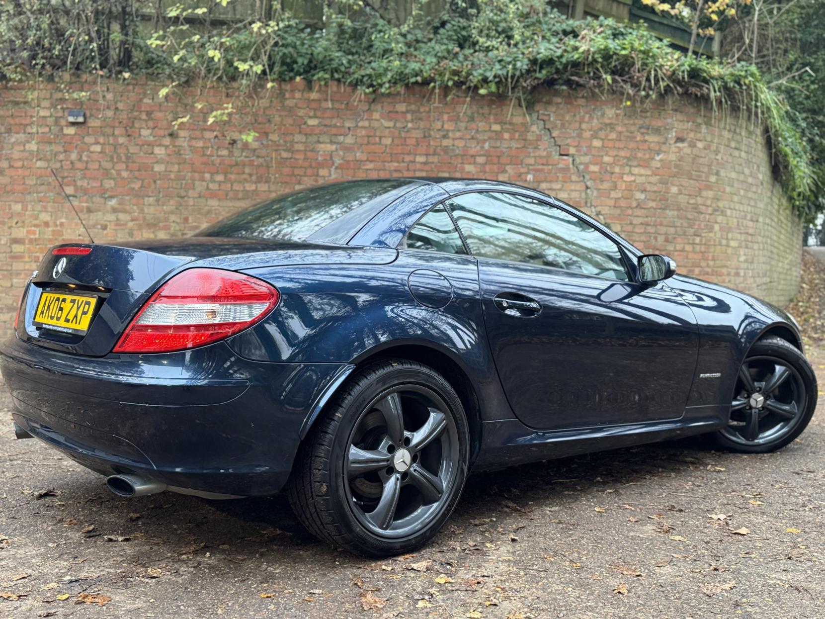 Mercedes-Benz SLK 1.8 SLK200 Kompressor Convertible 2dr Petrol Automatic (211 g/km, 163 bhp)