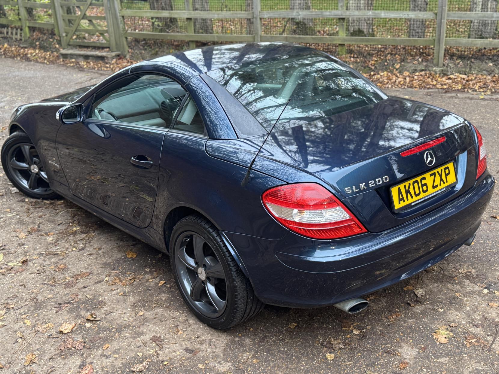 Mercedes-Benz SLK 1.8 SLK200 Kompressor Convertible 2dr Petrol Automatic (211 g/km, 163 bhp)