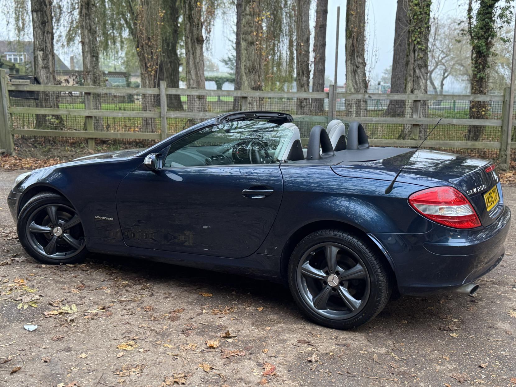 Mercedes-Benz SLK 1.8 SLK200 Kompressor Convertible 2dr Petrol Automatic (211 g/km, 163 bhp)