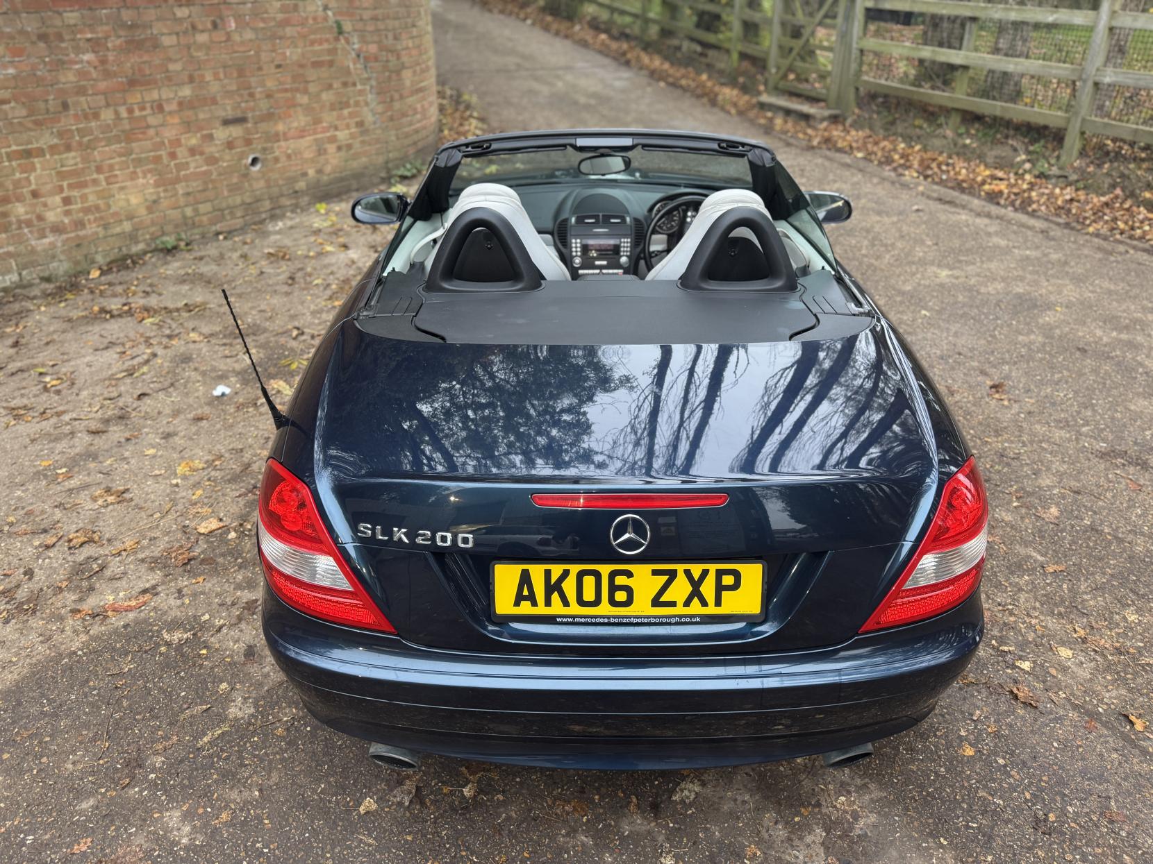 Mercedes-Benz SLK 1.8 SLK200 Kompressor Convertible 2dr Petrol Automatic (211 g/km, 163 bhp)