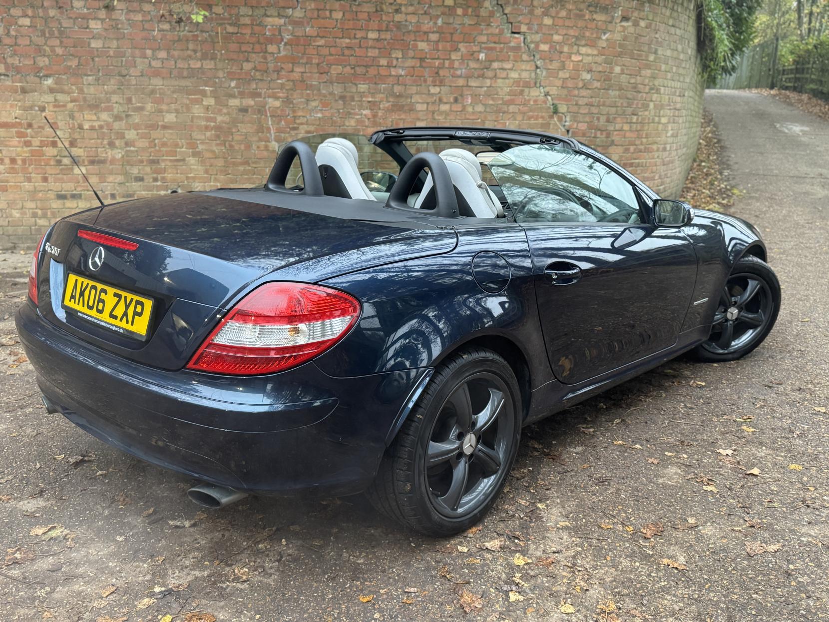 Mercedes-Benz SLK 1.8 SLK200 Kompressor Convertible 2dr Petrol Automatic (211 g/km, 163 bhp)