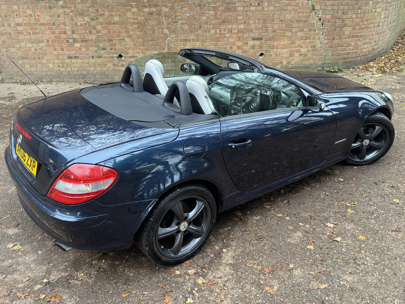 Mercedes-Benz SLK 1.8 SLK200 Kompressor Convertible 2dr Petrol Automatic (211 g/km, 163 bhp)