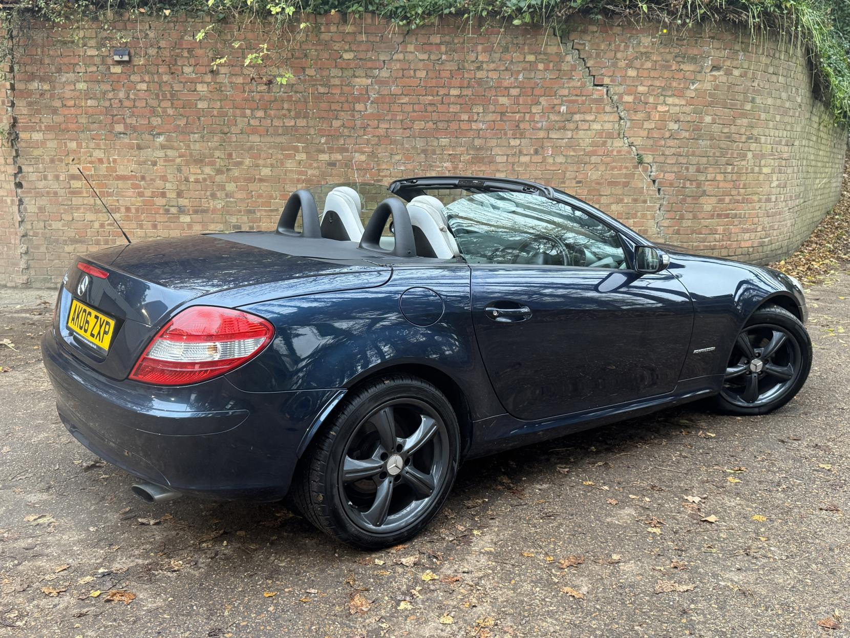 Mercedes-Benz SLK 1.8 SLK200 Kompressor Convertible 2dr Petrol Automatic (211 g/km, 163 bhp)