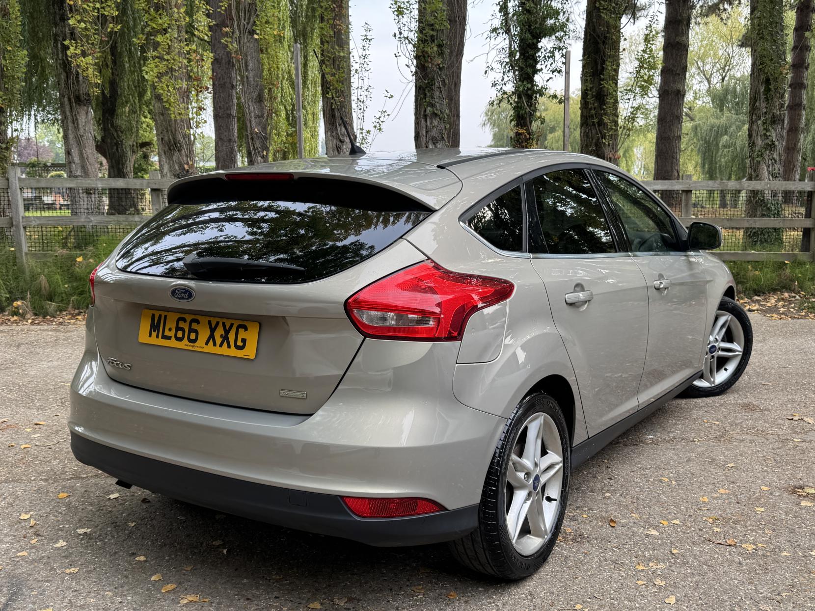 Ford Focus 1.0T EcoBoost Zetec Hatchback 5dr Petrol Manual Euro 6 (s/s) (100 ps)