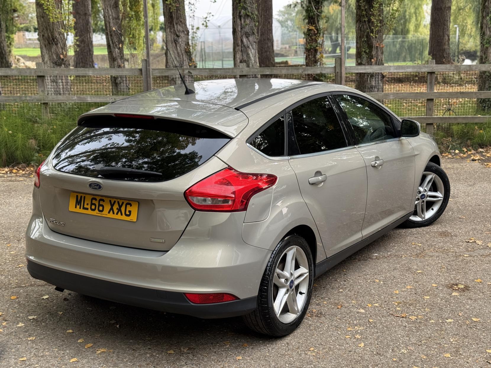 Ford Focus 1.0T EcoBoost Zetec Hatchback 5dr Petrol Manual Euro 6 (s/s) (100 ps)