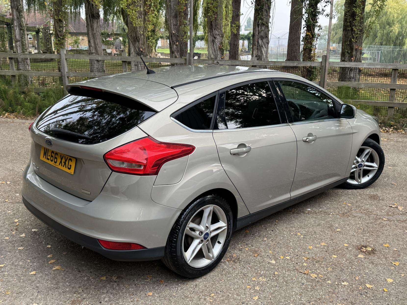 Ford Focus 1.0T EcoBoost Zetec Hatchback 5dr Petrol Manual Euro 6 (s/s) (100 ps)