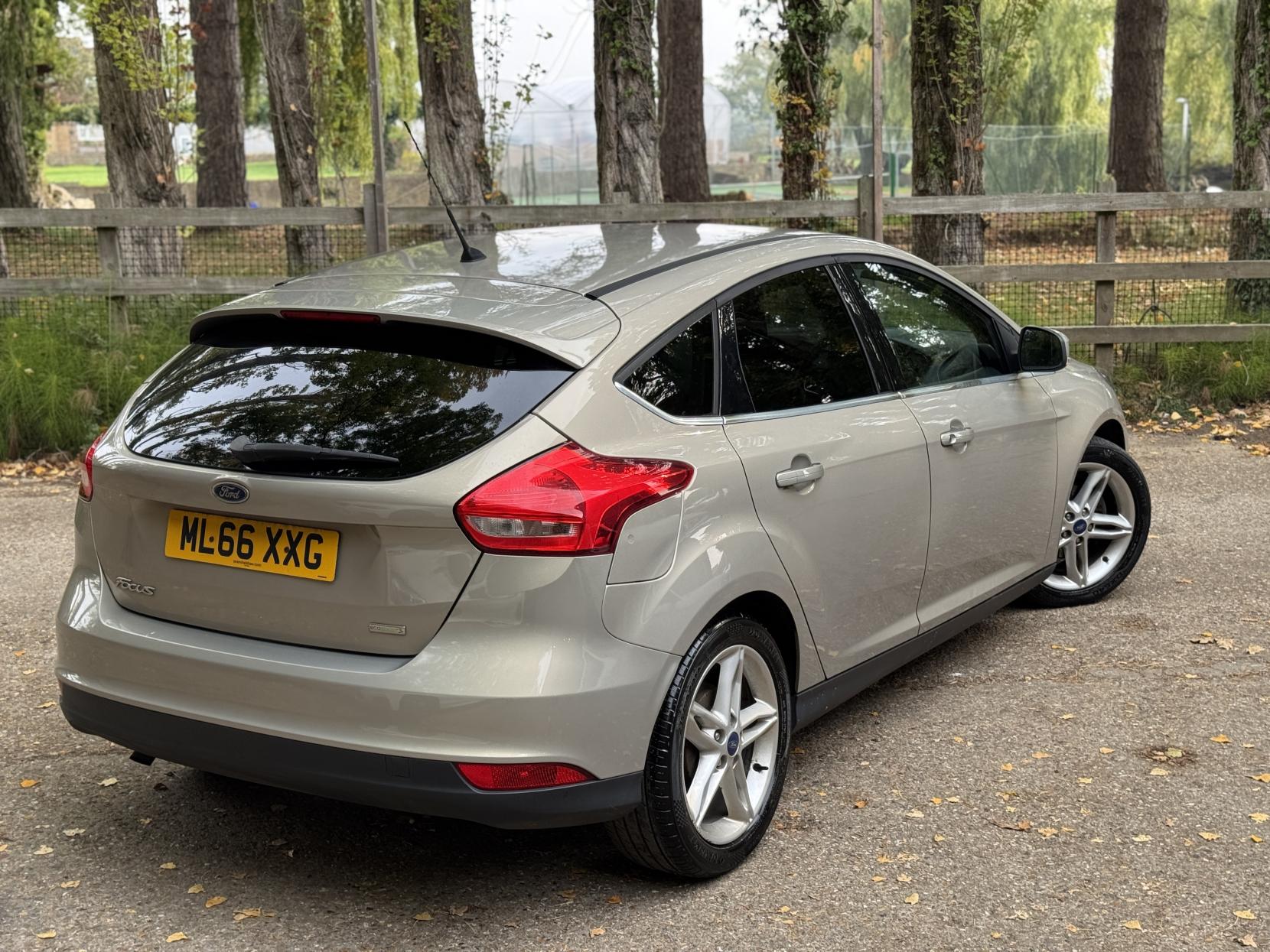 Ford Focus 1.0T EcoBoost Zetec Hatchback 5dr Petrol Manual Euro 6 (s/s) (100 ps)