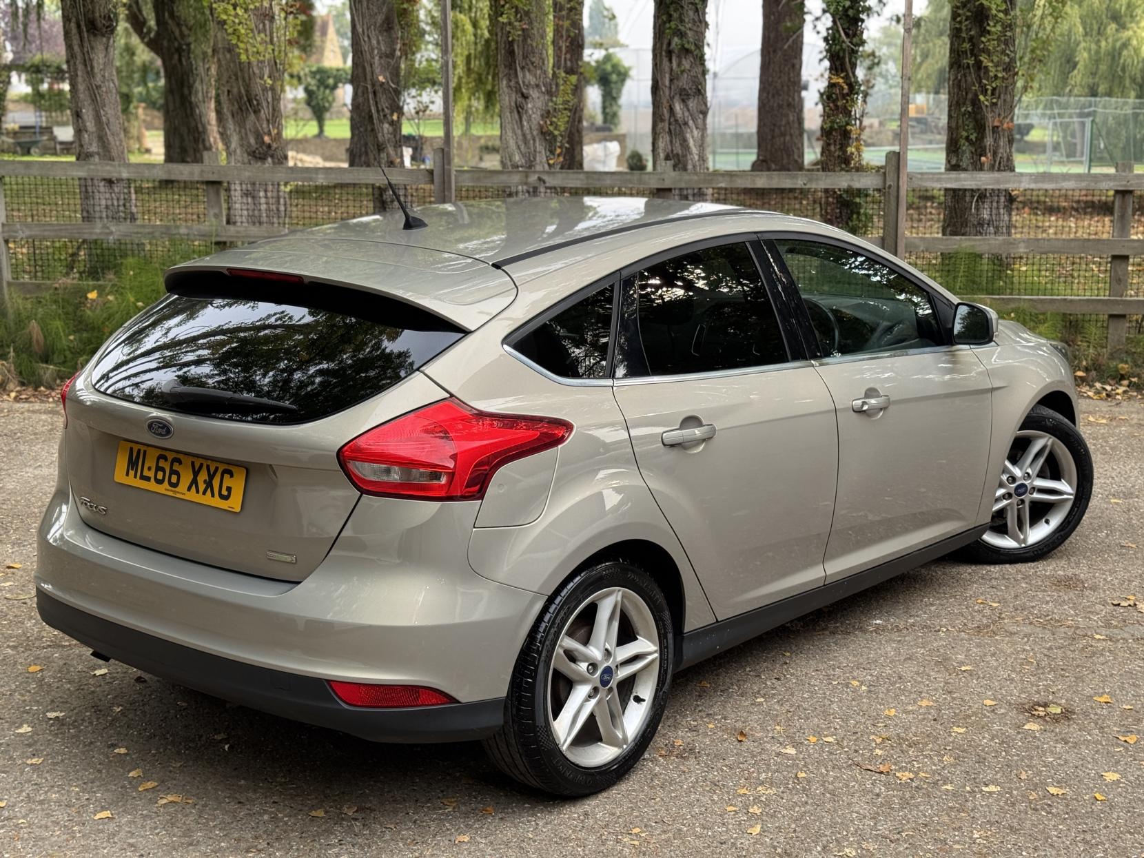 Ford Focus 1.0T EcoBoost Zetec Hatchback 5dr Petrol Manual Euro 6 (s/s) (100 ps)