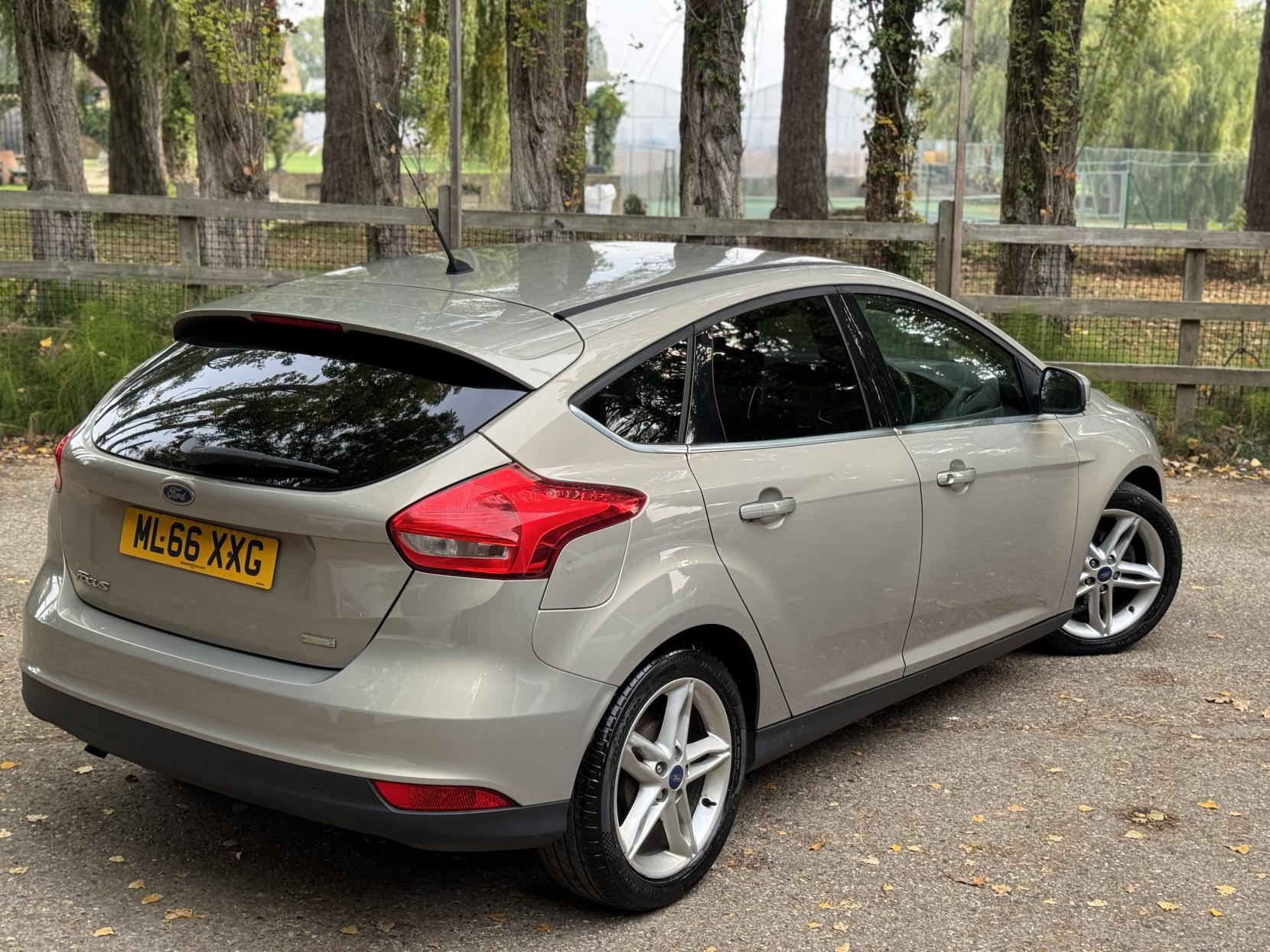 Ford Focus 1.0T EcoBoost Zetec Hatchback 5dr Petrol Manual Euro 6 (s/s) (100 ps)