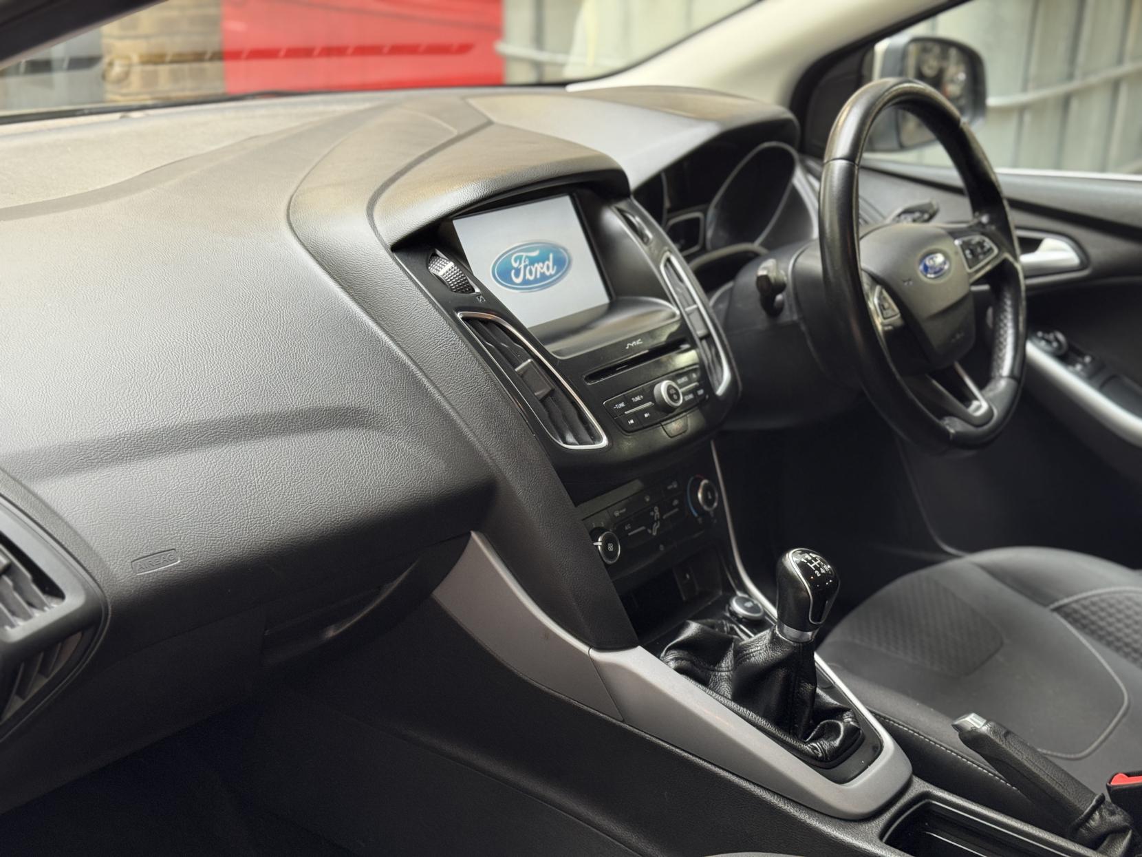 Ford Focus 1.0T EcoBoost Zetec Hatchback 5dr Petrol Manual Euro 6 (s/s) (100 ps)