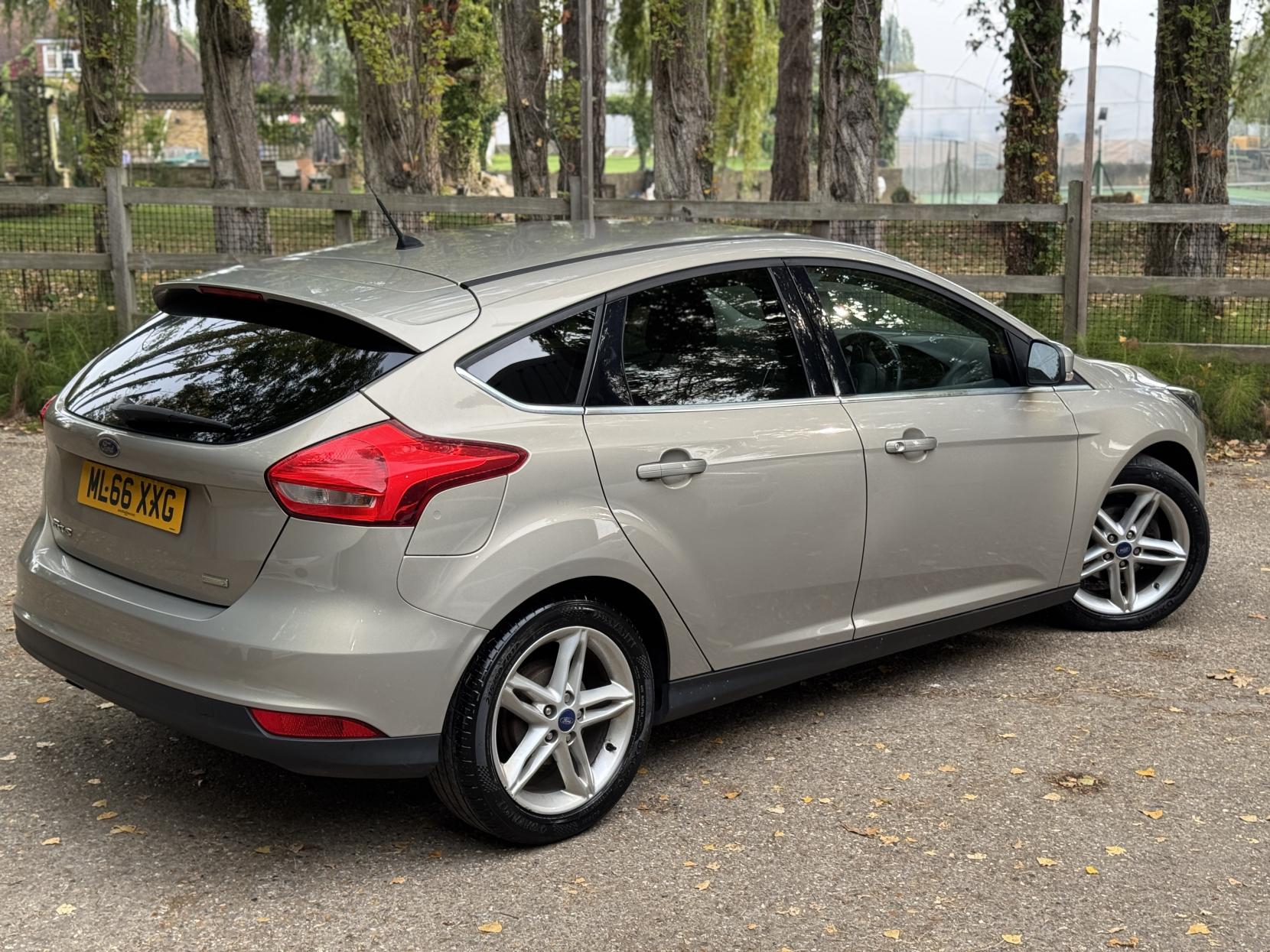 Ford Focus 1.0T EcoBoost Zetec Hatchback 5dr Petrol Manual Euro 6 (s/s) (100 ps)