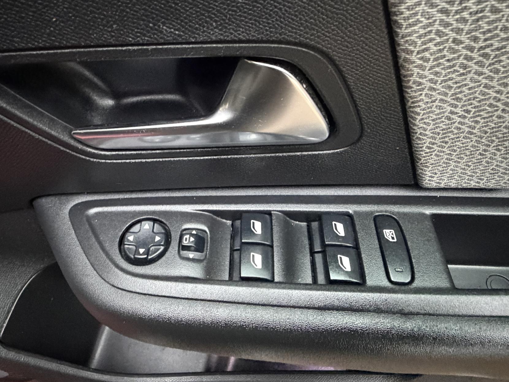 Citroen C4 1.2 PureTech Shine Plus Hatchback 5dr Petrol EAT8 Euro 6 (s/s) (130 ps)