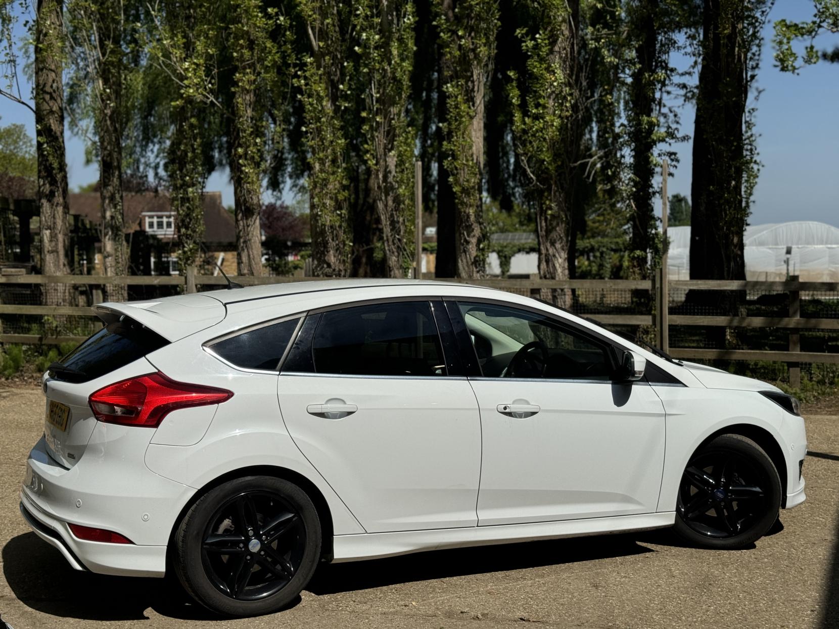 Ford Focus 1.0T EcoBoost Zetec S Hatchback 5dr Petrol Manual Euro 6 (s/s) (125 ps)