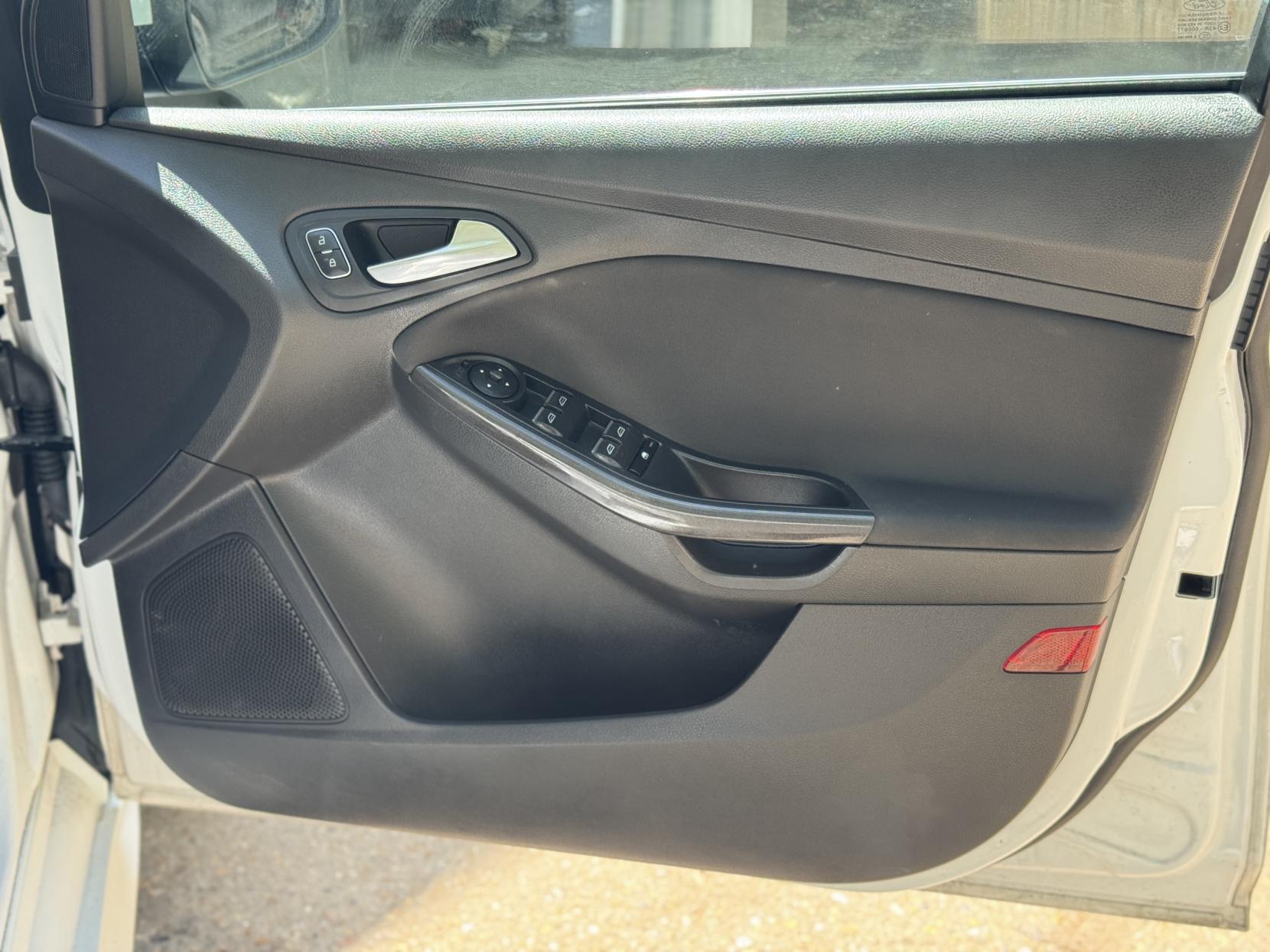 Ford Focus 1.0T EcoBoost Zetec S Hatchback 5dr Petrol Manual Euro 6 (s/s) (125 ps)
