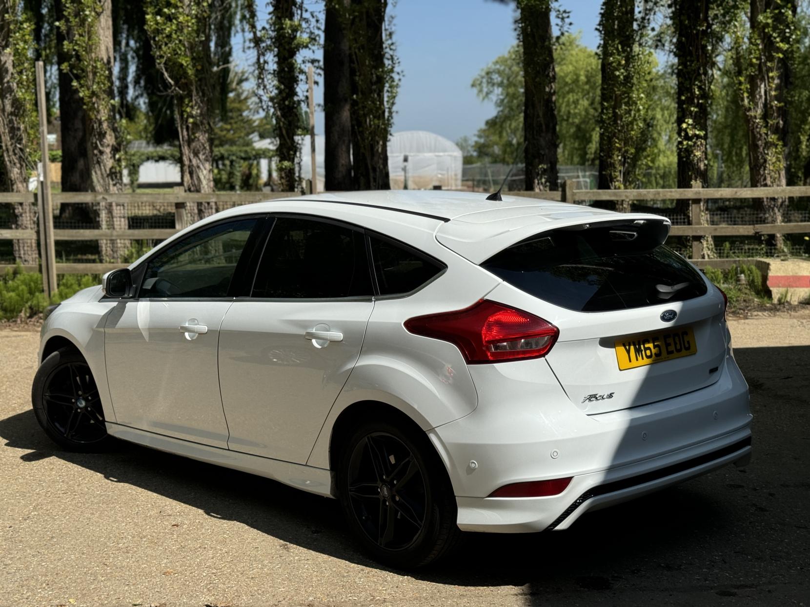 Ford Focus 1.0T EcoBoost Zetec S Hatchback 5dr Petrol Manual Euro 6 (s/s) (125 ps)