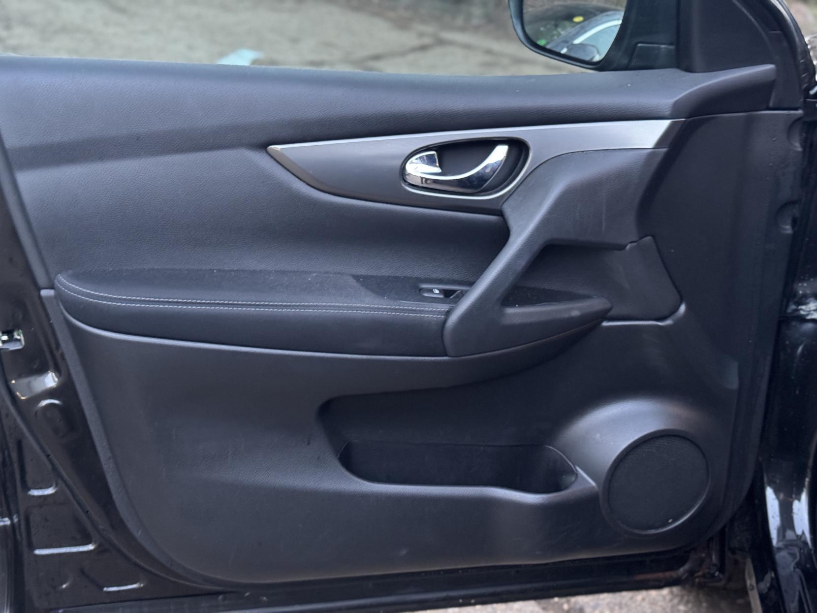 Nissan Qashqai 1.2 DIG-T N-Connecta SUV 5dr Petrol Manual Euro 6 (s/s) (115 ps)