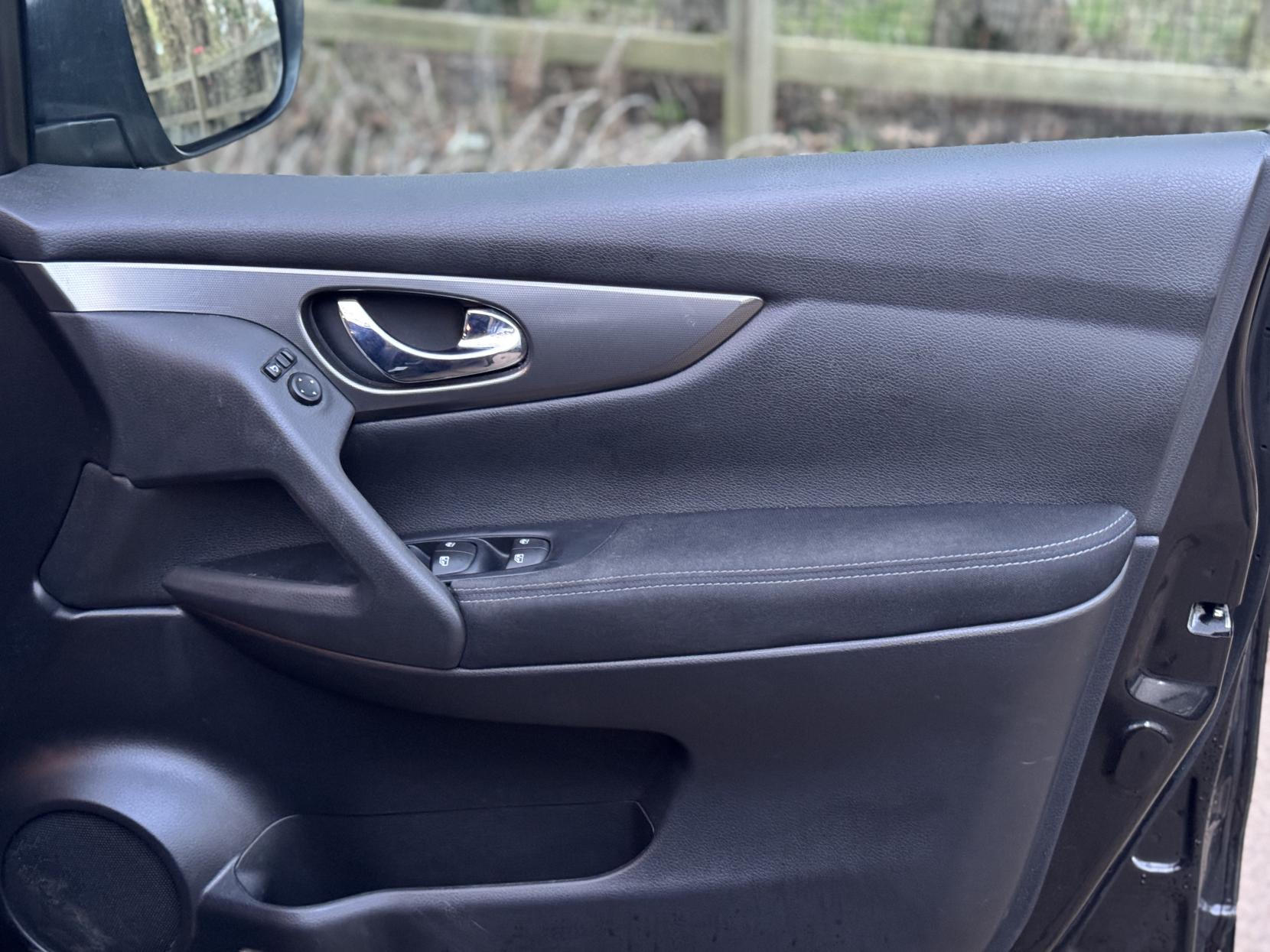 Nissan Qashqai 1.2 DIG-T N-Connecta SUV 5dr Petrol Manual Euro 6 (s/s) (115 ps)