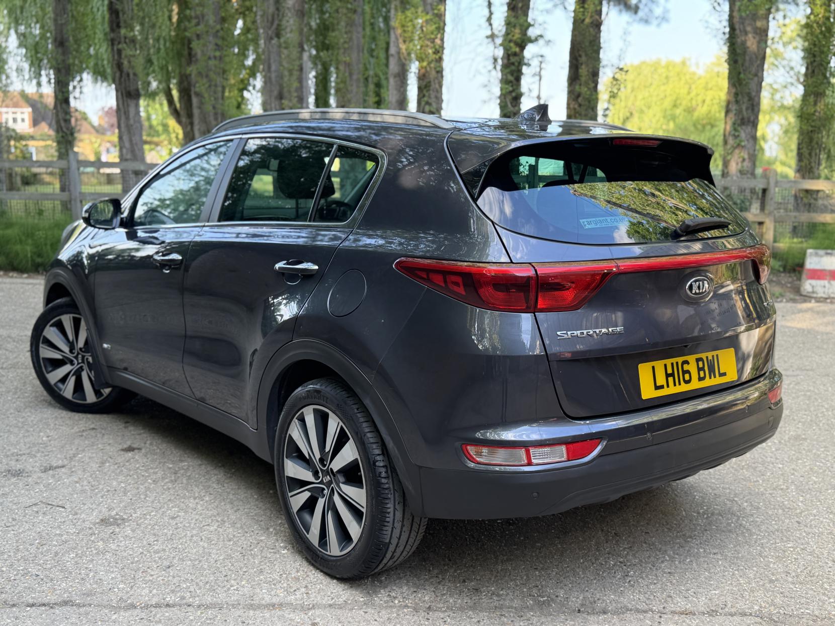 Kia Sportage 2.0 CRDi KX-3 SUV 5dr Diesel Auto AWD Euro 6 (134 bhp)