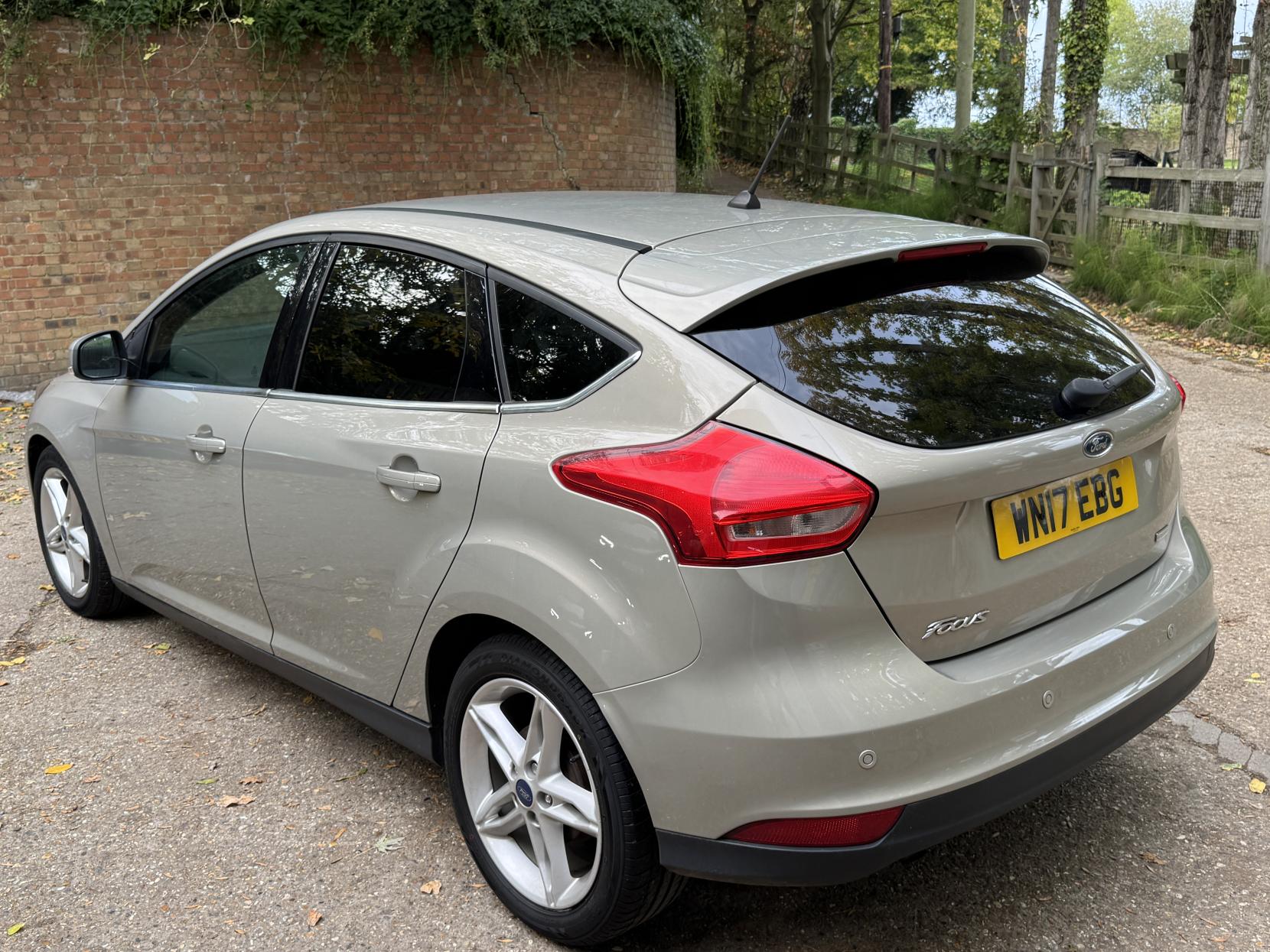 Ford Focus 1.0T EcoBoost Zetec Edition Hatchback 5dr Petrol Manual Euro 6 (s/s) (125 ps)