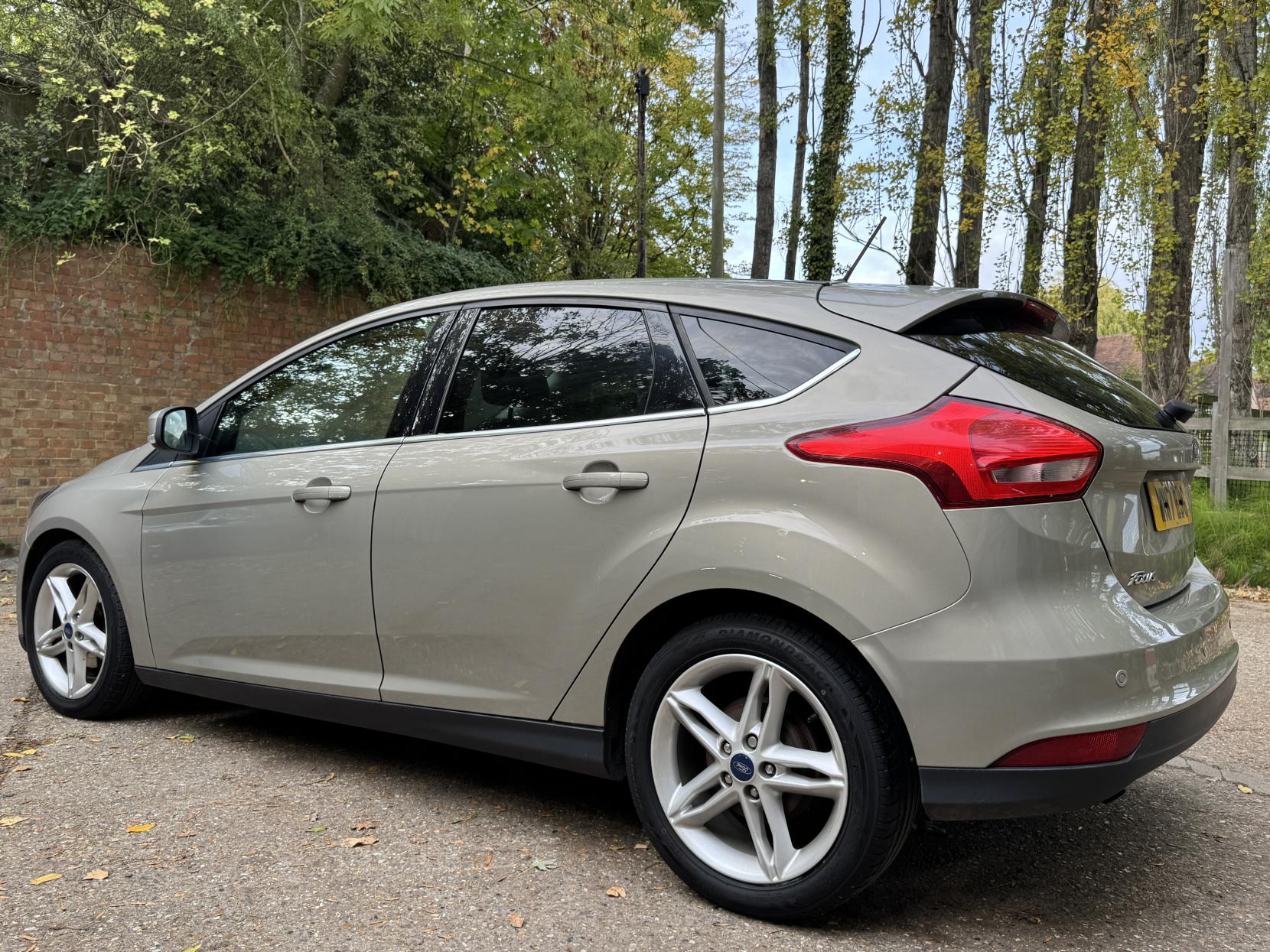 Ford Focus 1.0T EcoBoost Zetec Edition Hatchback 5dr Petrol Manual Euro 6 (s/s) (125 ps)