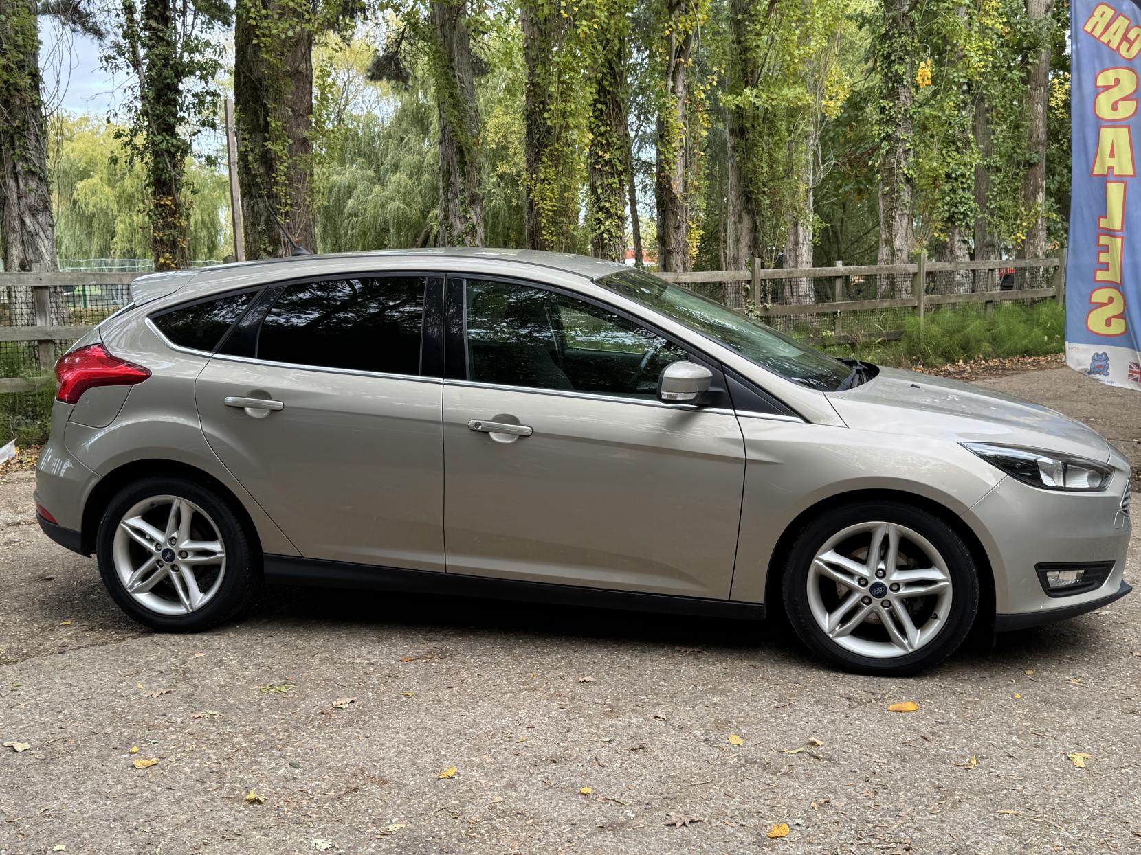 Ford Focus 1.0T EcoBoost Zetec Edition Hatchback 5dr Petrol Manual Euro 6 (s/s) (125 ps)