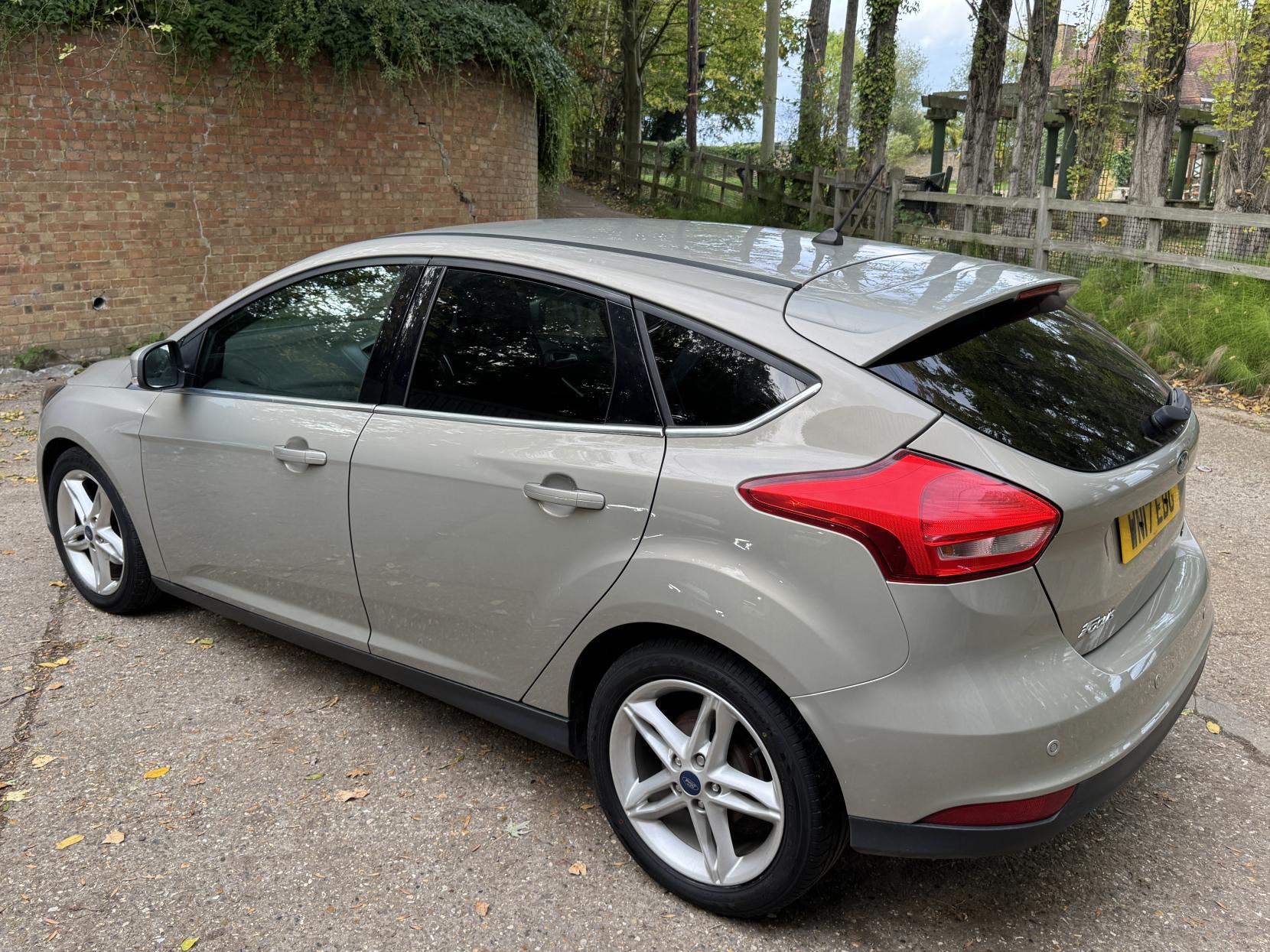 Ford Focus 1.0T EcoBoost Zetec Edition Hatchback 5dr Petrol Manual Euro 6 (s/s) (125 ps)