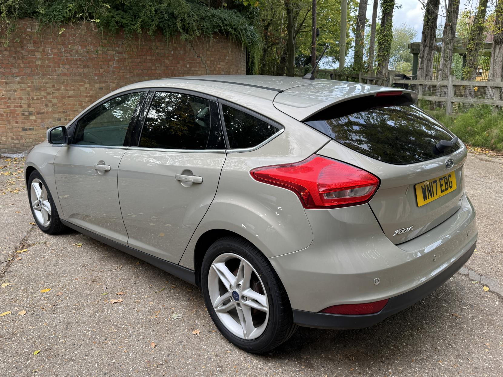 Ford Focus 1.0T EcoBoost Zetec Edition Hatchback 5dr Petrol Manual Euro 6 (s/s) (125 ps)