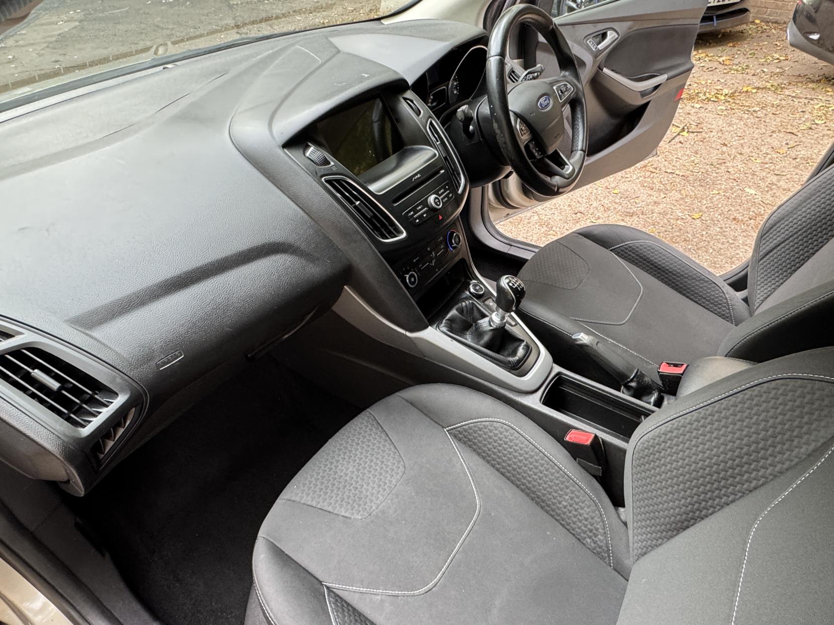 Ford Focus 1.0T EcoBoost Zetec Edition Hatchback 5dr Petrol Manual Euro 6 (s/s) (125 ps)