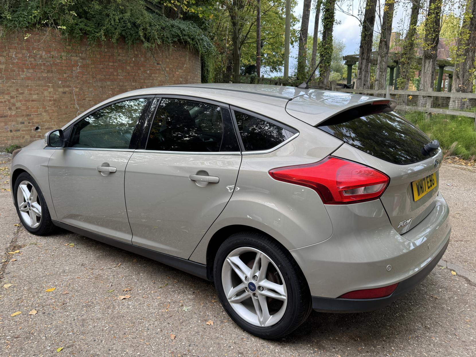 Ford Focus 1.0T EcoBoost Zetec Edition Hatchback 5dr Petrol Manual Euro 6 (s/s) (125 ps)