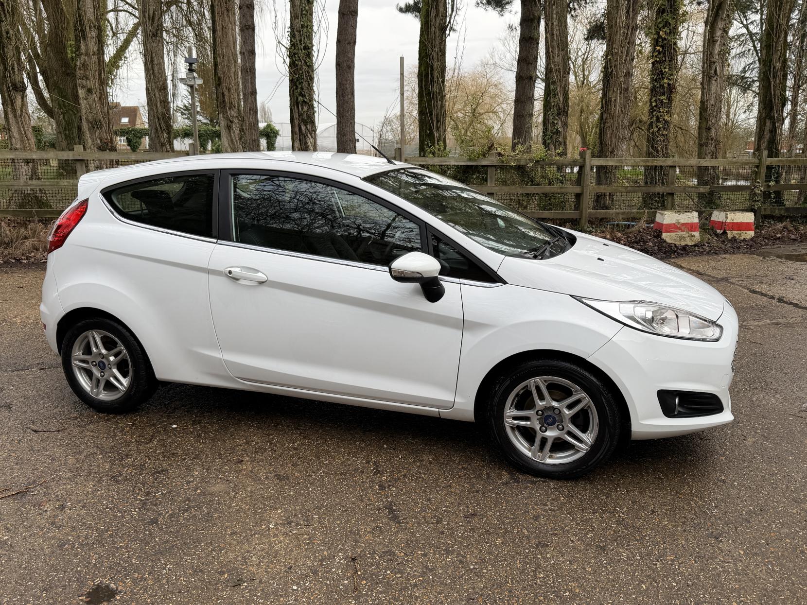 Ford Fiesta 1.0T EcoBoost Zetec Hatchback 3dr Petrol Manual Euro 5 (s/s) (100 ps)