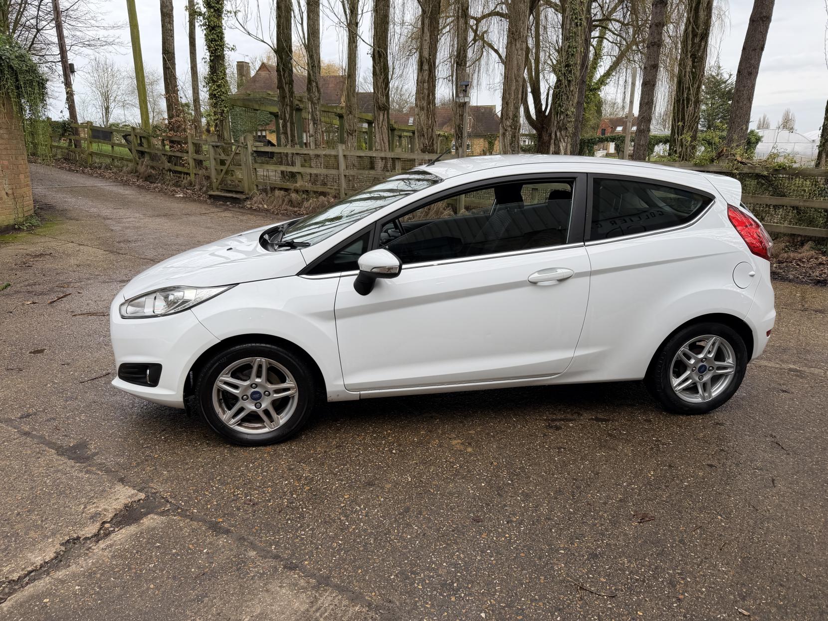 Ford Fiesta 1.0T EcoBoost Zetec Hatchback 3dr Petrol Manual Euro 5 (s/s) (100 ps)