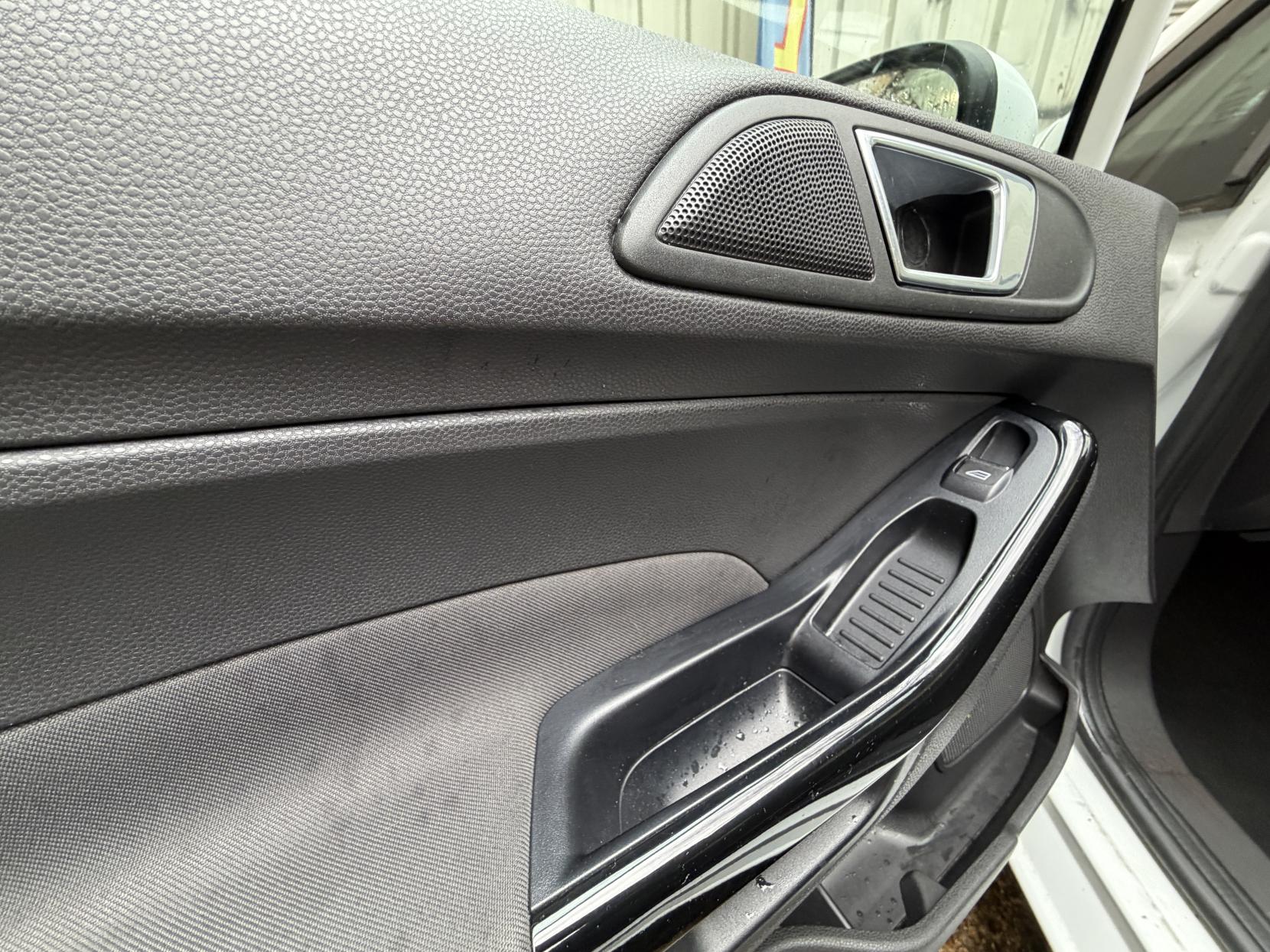 Ford Fiesta 1.0T EcoBoost Zetec Hatchback 3dr Petrol Manual Euro 5 (s/s) (100 ps)