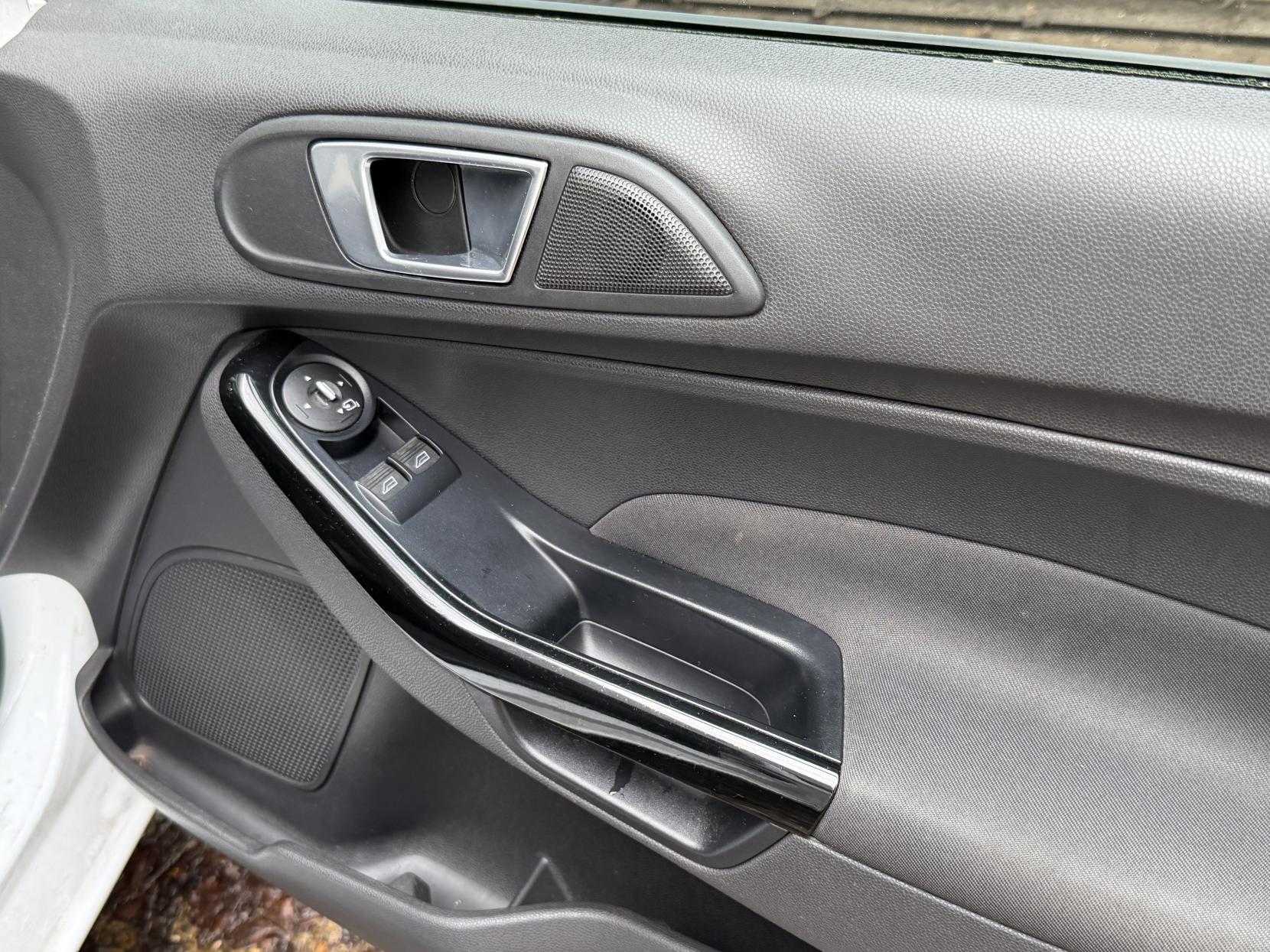 Ford Fiesta 1.0T EcoBoost Zetec Hatchback 3dr Petrol Manual Euro 5 (s/s) (100 ps)