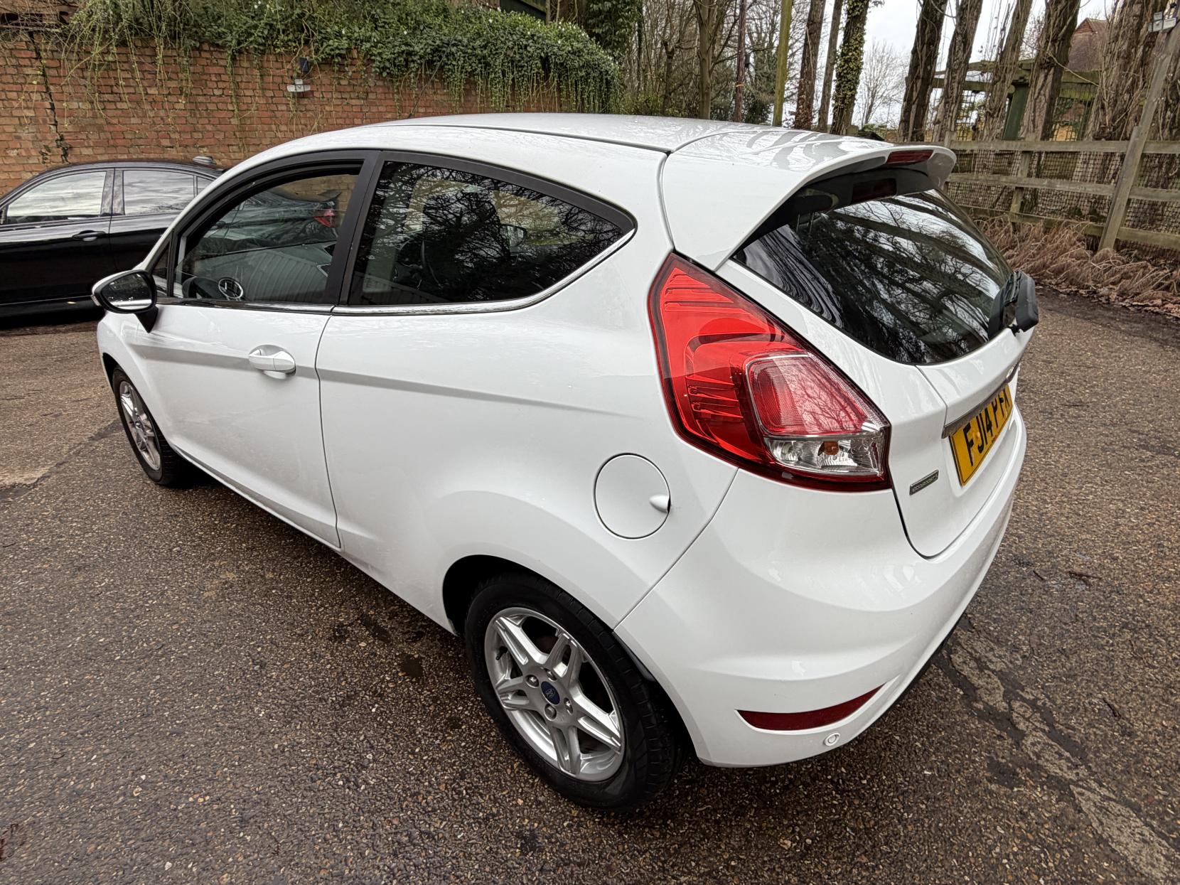 Ford Fiesta 1.0T EcoBoost Zetec Hatchback 3dr Petrol Manual Euro 5 (s/s) (100 ps)